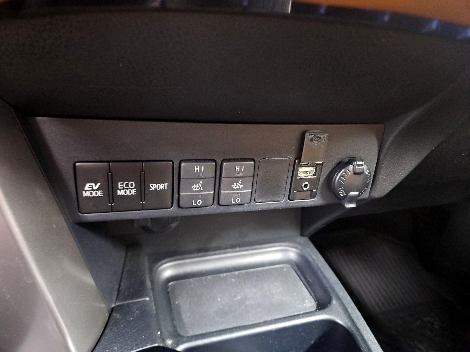 2016 Toyota RAV4 Limited - Photo 19