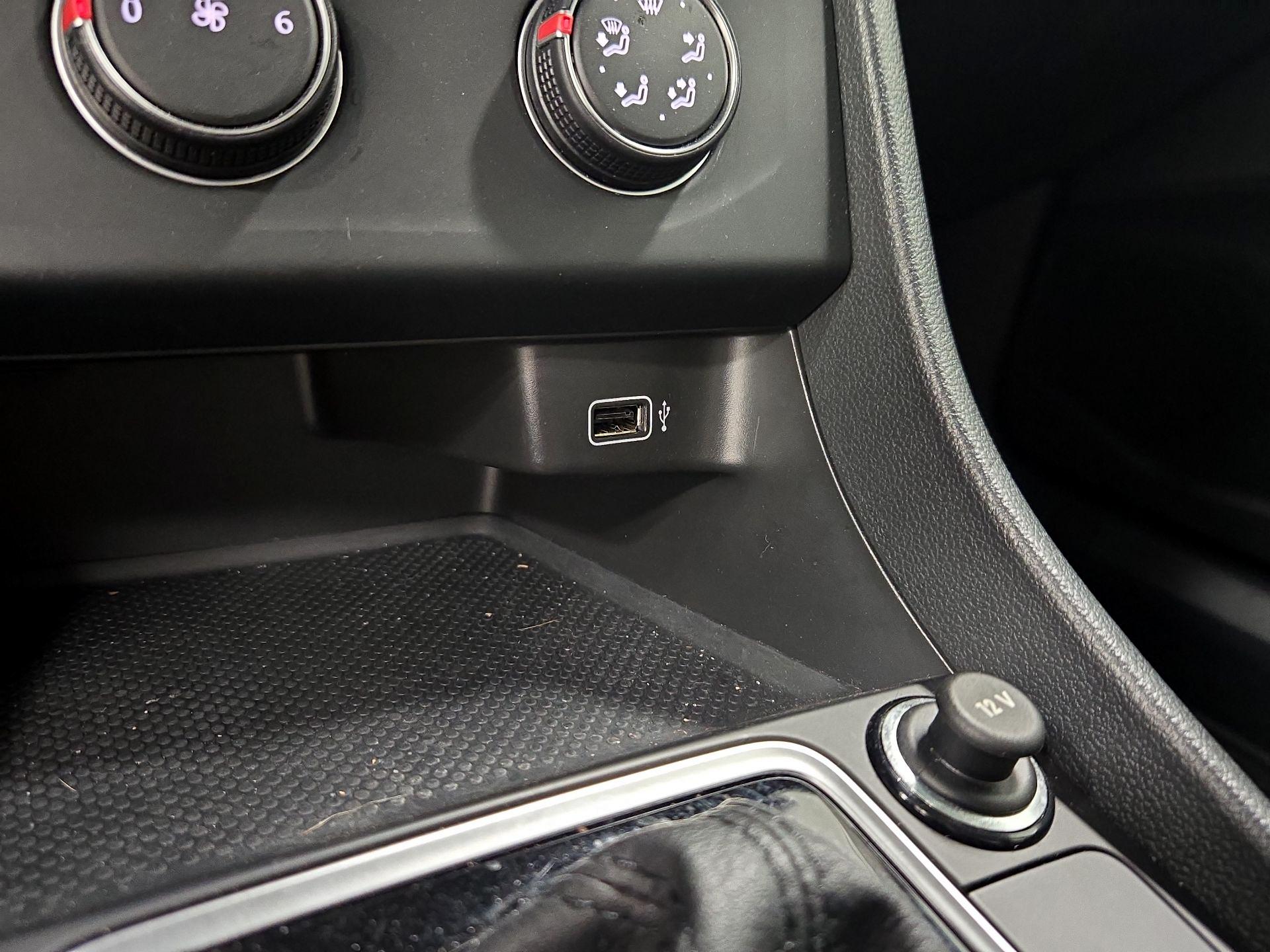 Thumbnail: 2019 Volkswagen Jetta - 18