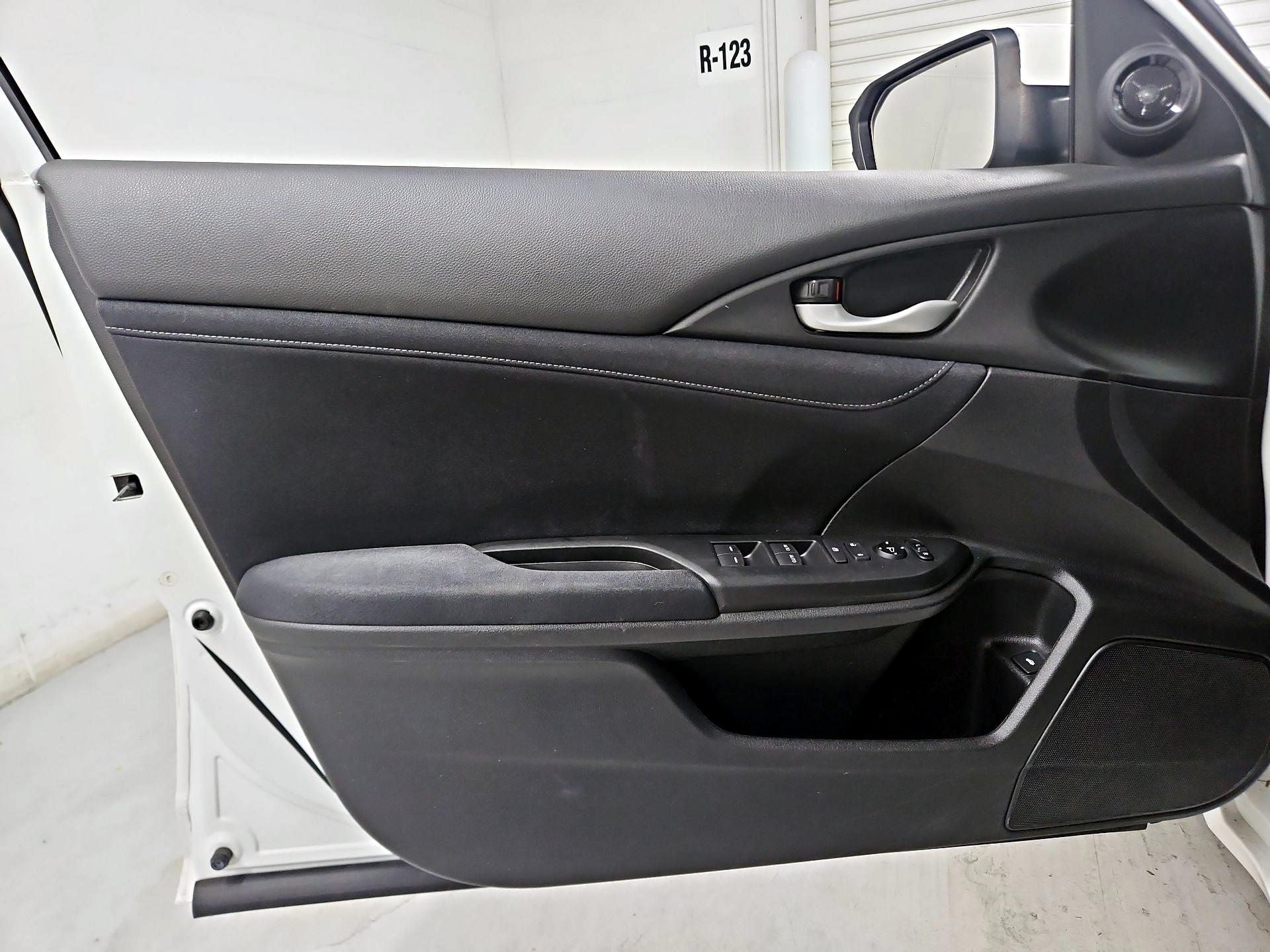 Thumbnail: 2019 Honda Insight - 12