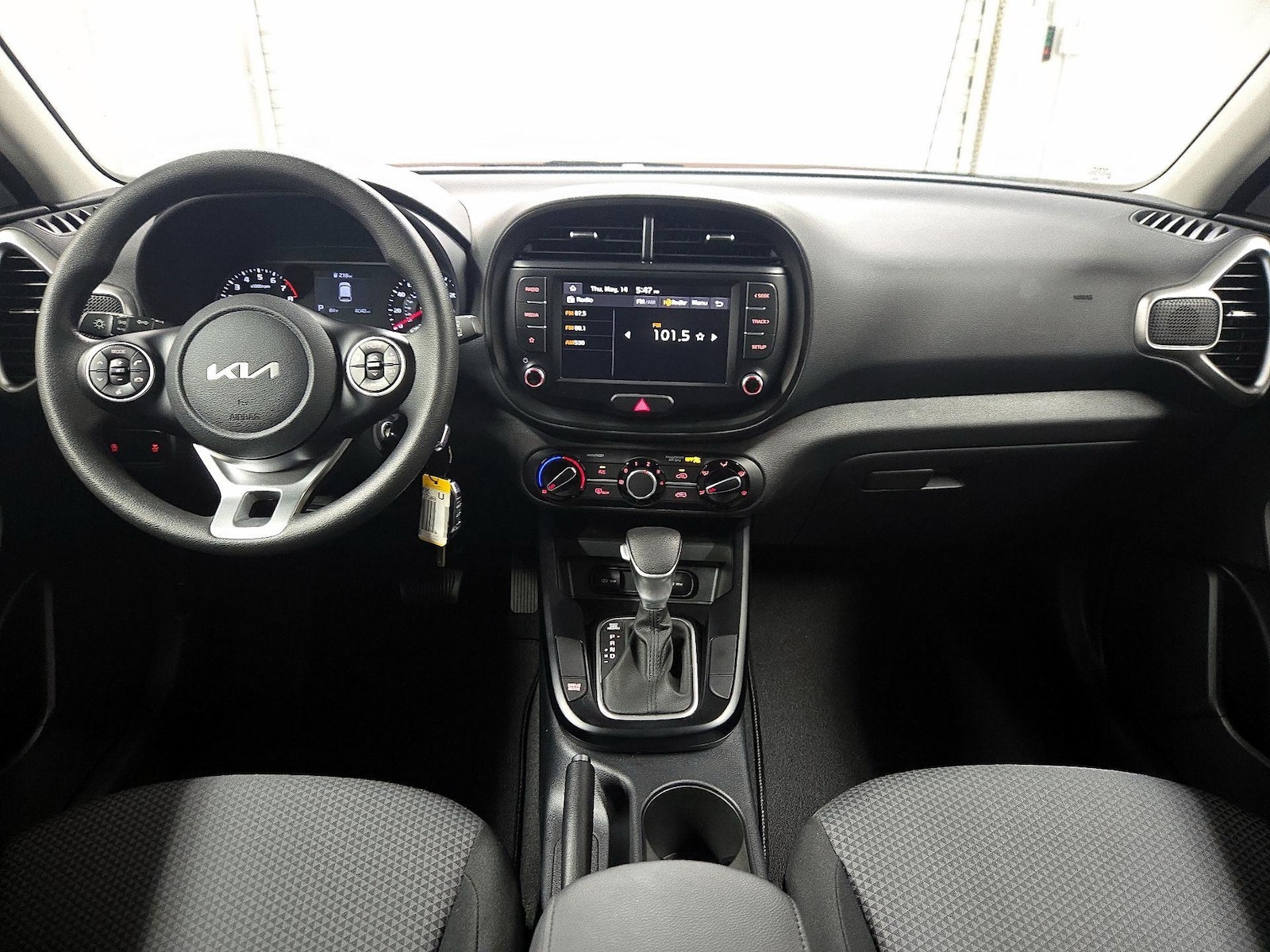 2022 Kia Soul LX - Photo 10