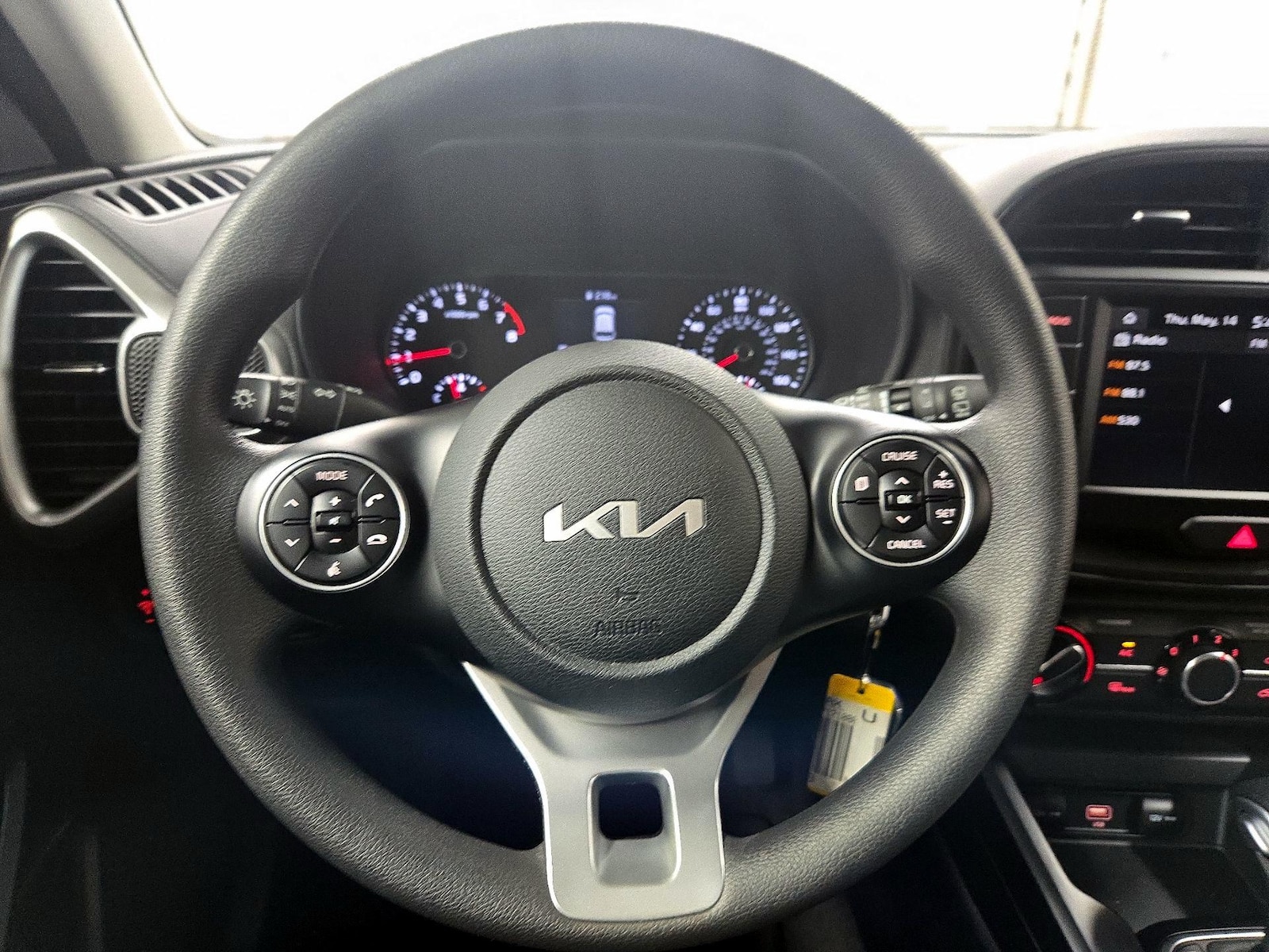 2022 Kia Soul LX - Photo 11