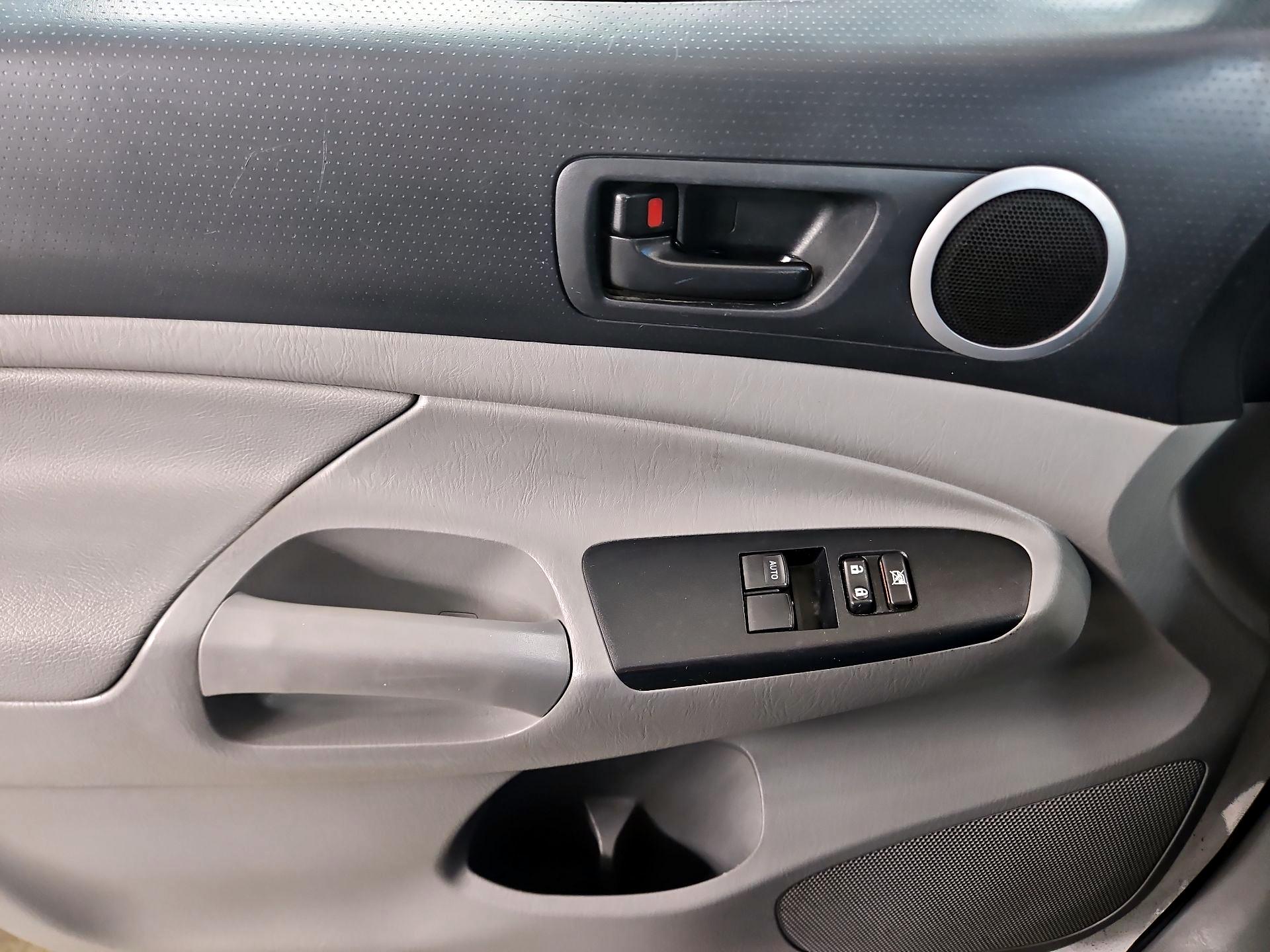 Thumbnail: 2014 Toyota Tacoma - 12