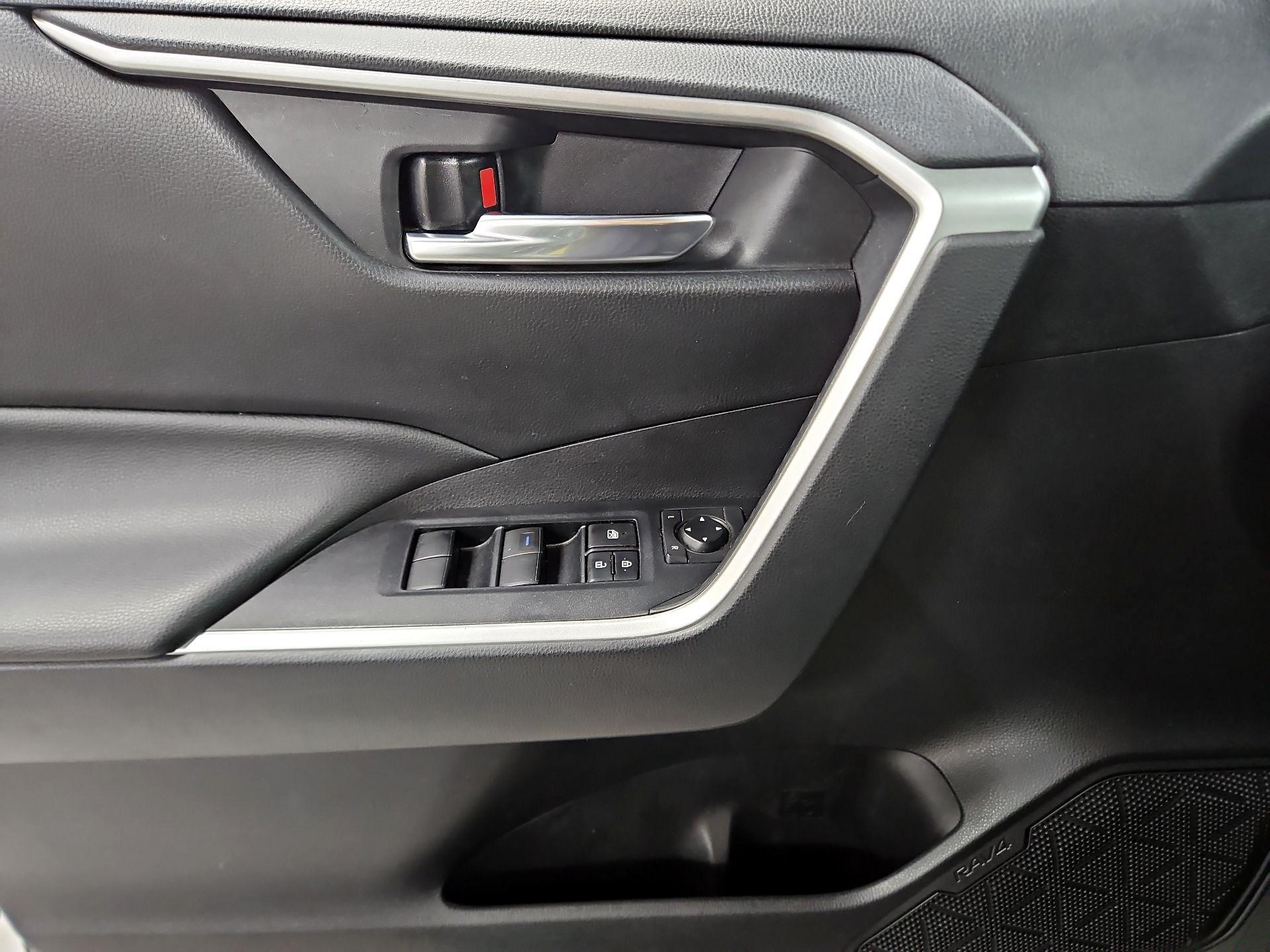 Thumbnail: 2021 Toyota RAV4 - 12