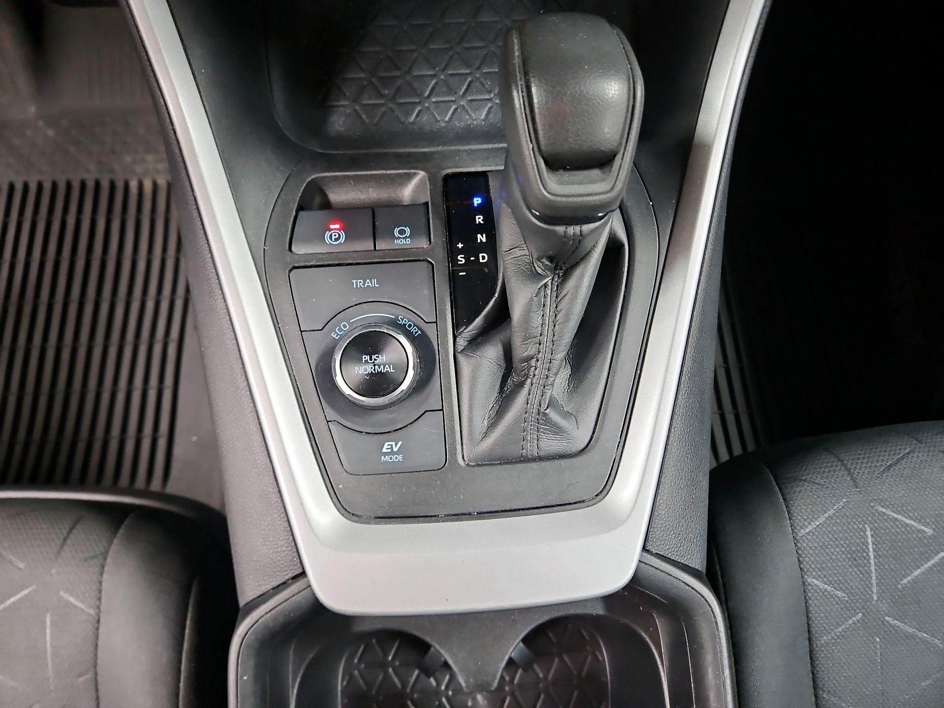 Thumbnail: 2021 Toyota RAV4 - 17