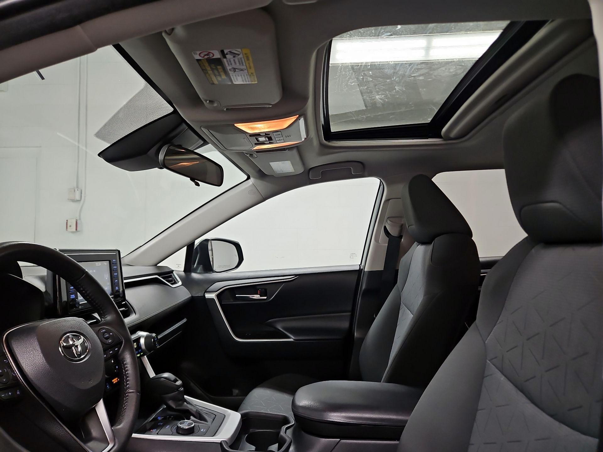 Thumbnail: 2021 Toyota RAV4 - 19