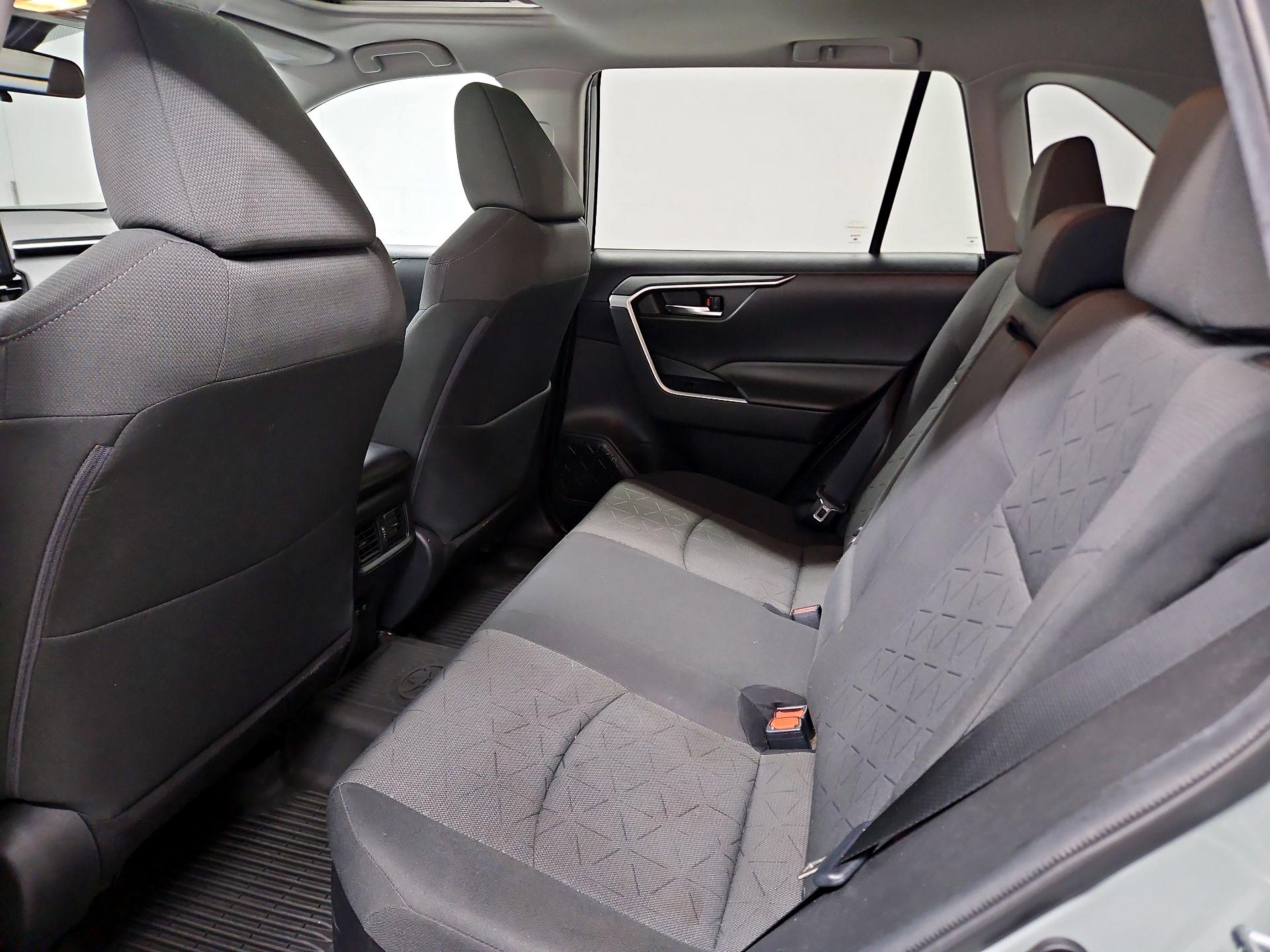 Thumbnail: 2021 Toyota RAV4 - 20