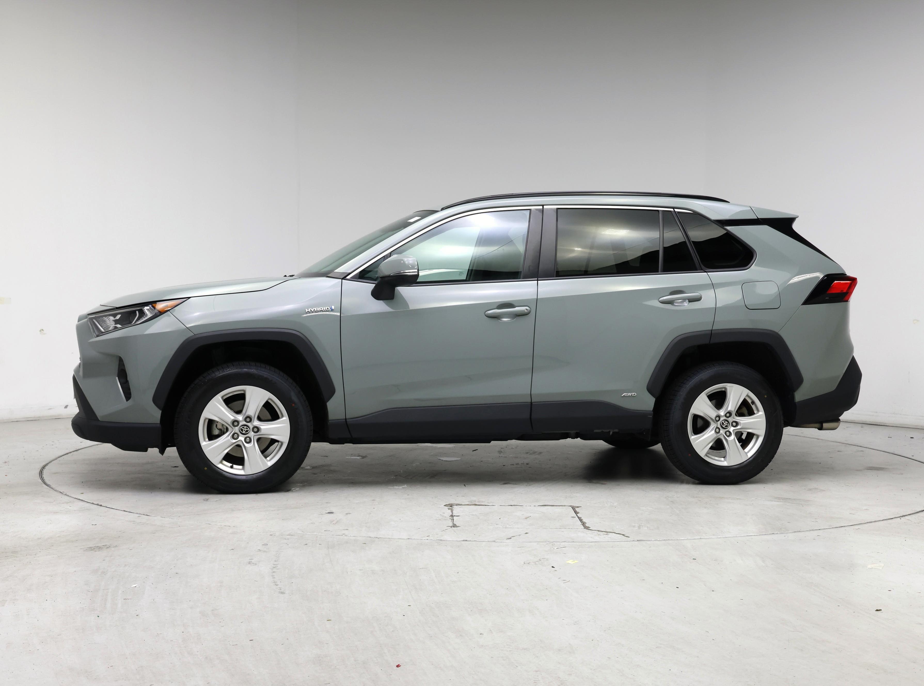 Thumbnail: 2021 Toyota RAV4 - 3