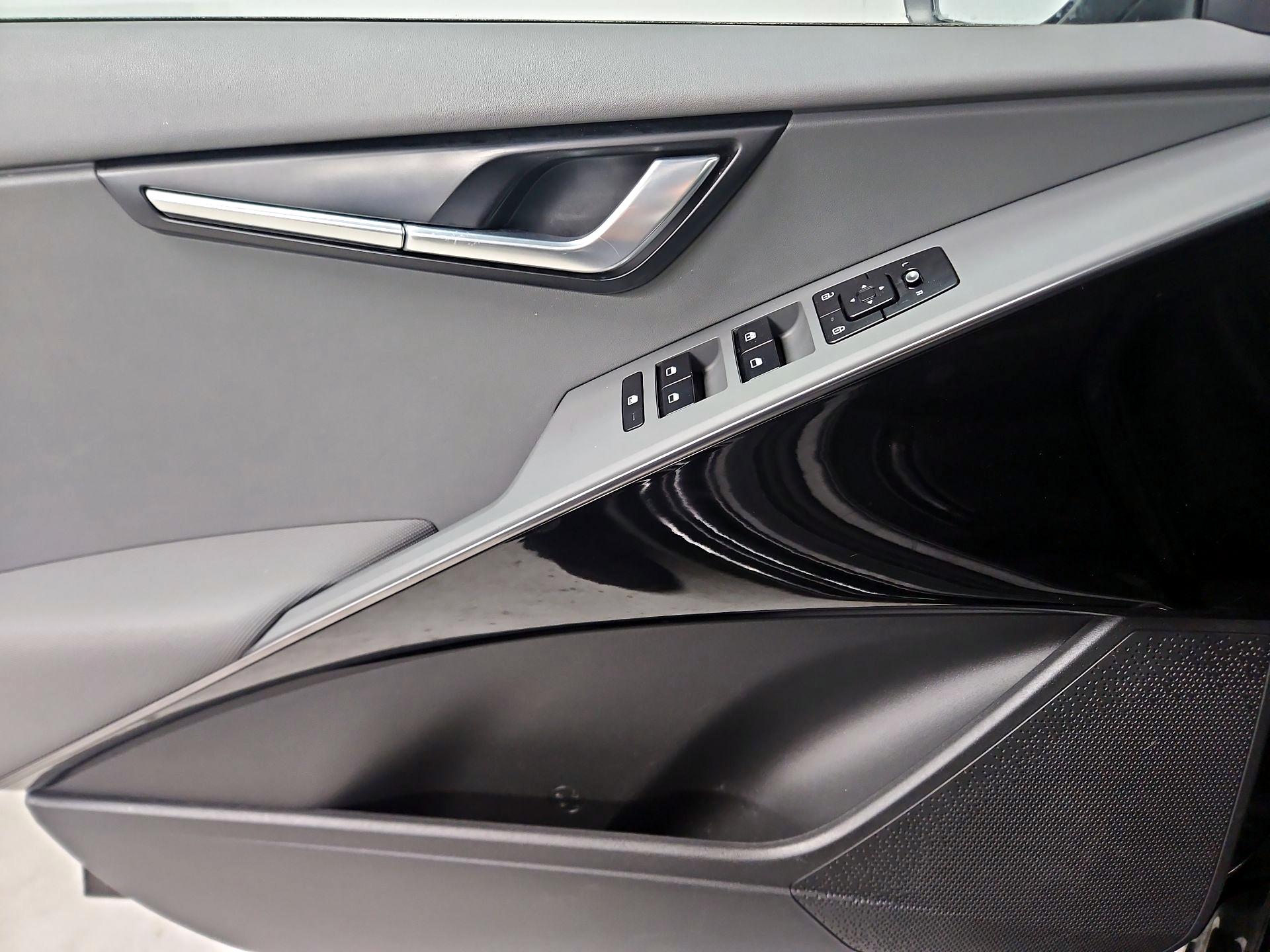 Thumbnail: 2024 Kia Niro - 12