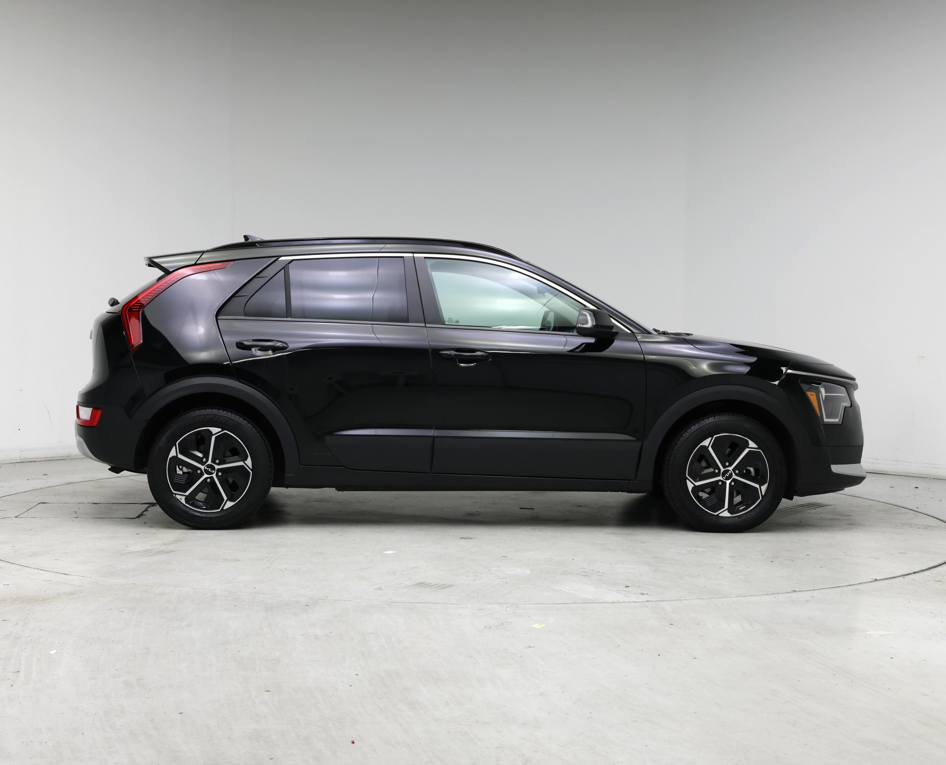 Thumbnail: 2024 Kia Niro - 7