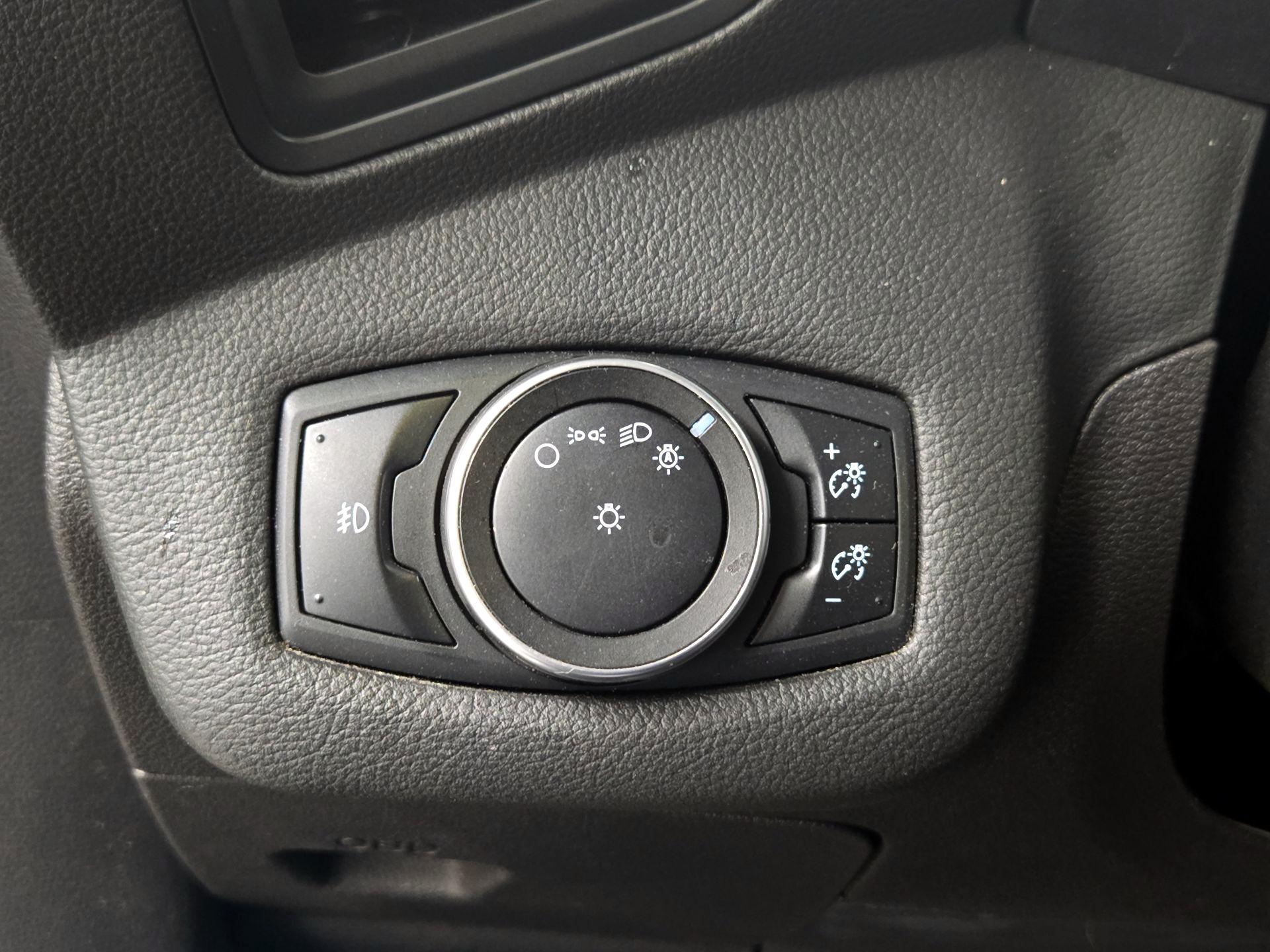 Thumbnail: 2015 Ford C-Max - 13