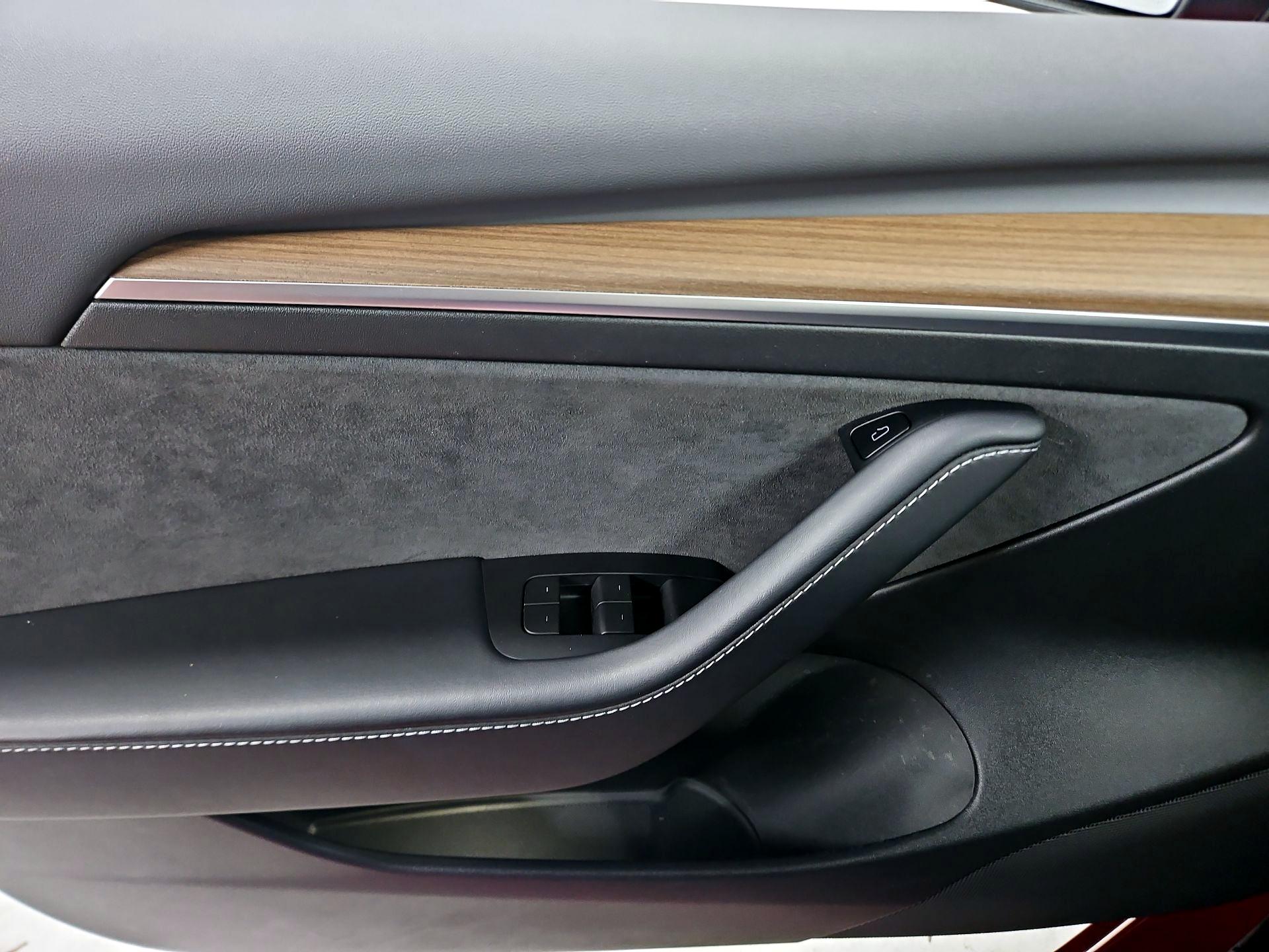 Thumbnail: 2022 Tesla Model 3 - 12