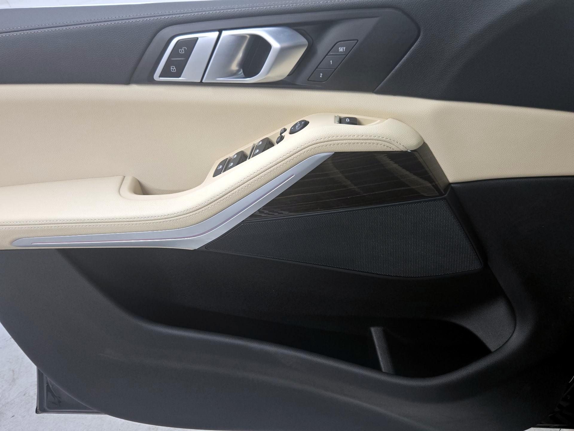 Thumbnail: 2021 BMW X5 - 12