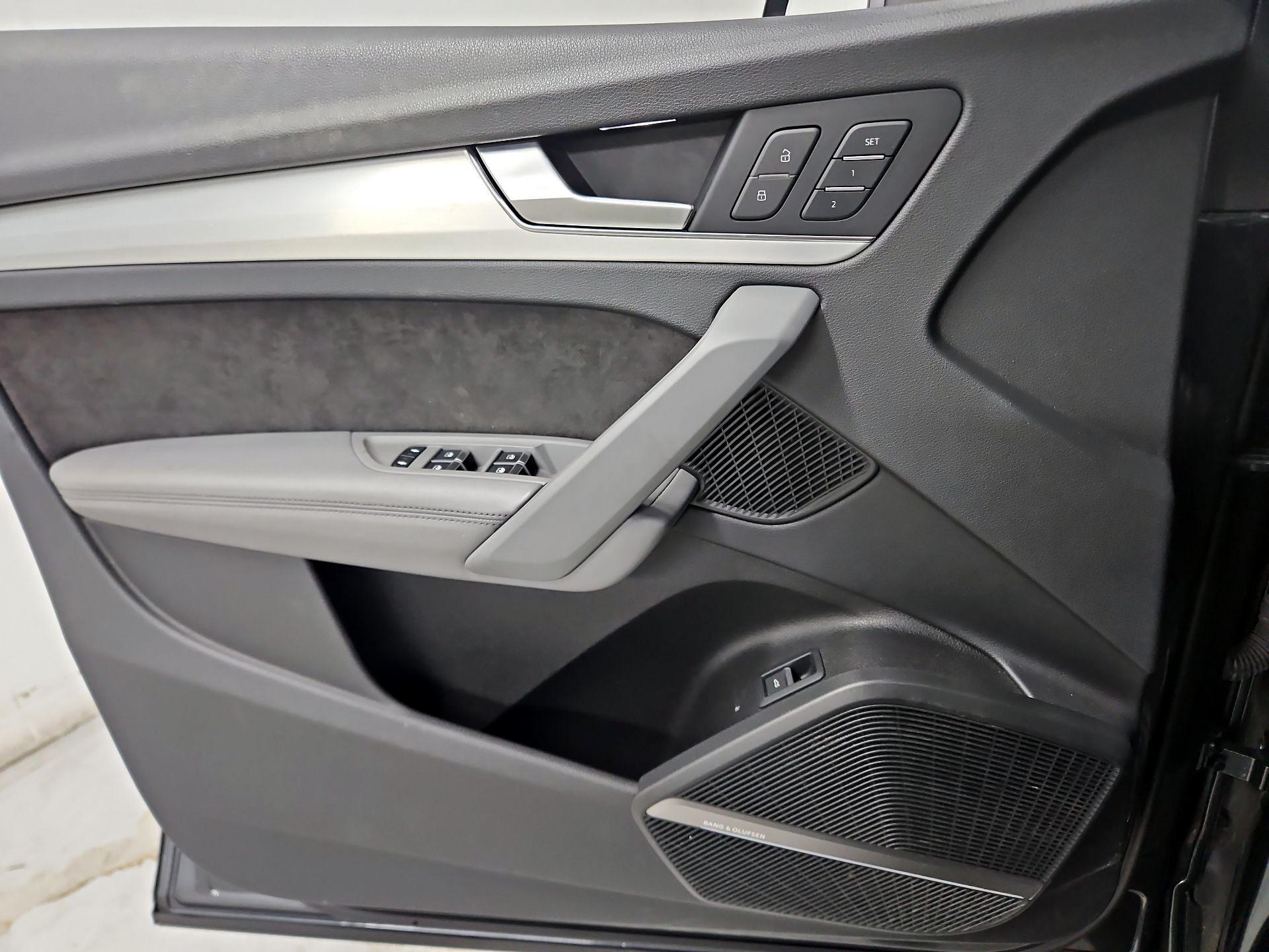 Thumbnail: 2019 Audi SQ5 - 12