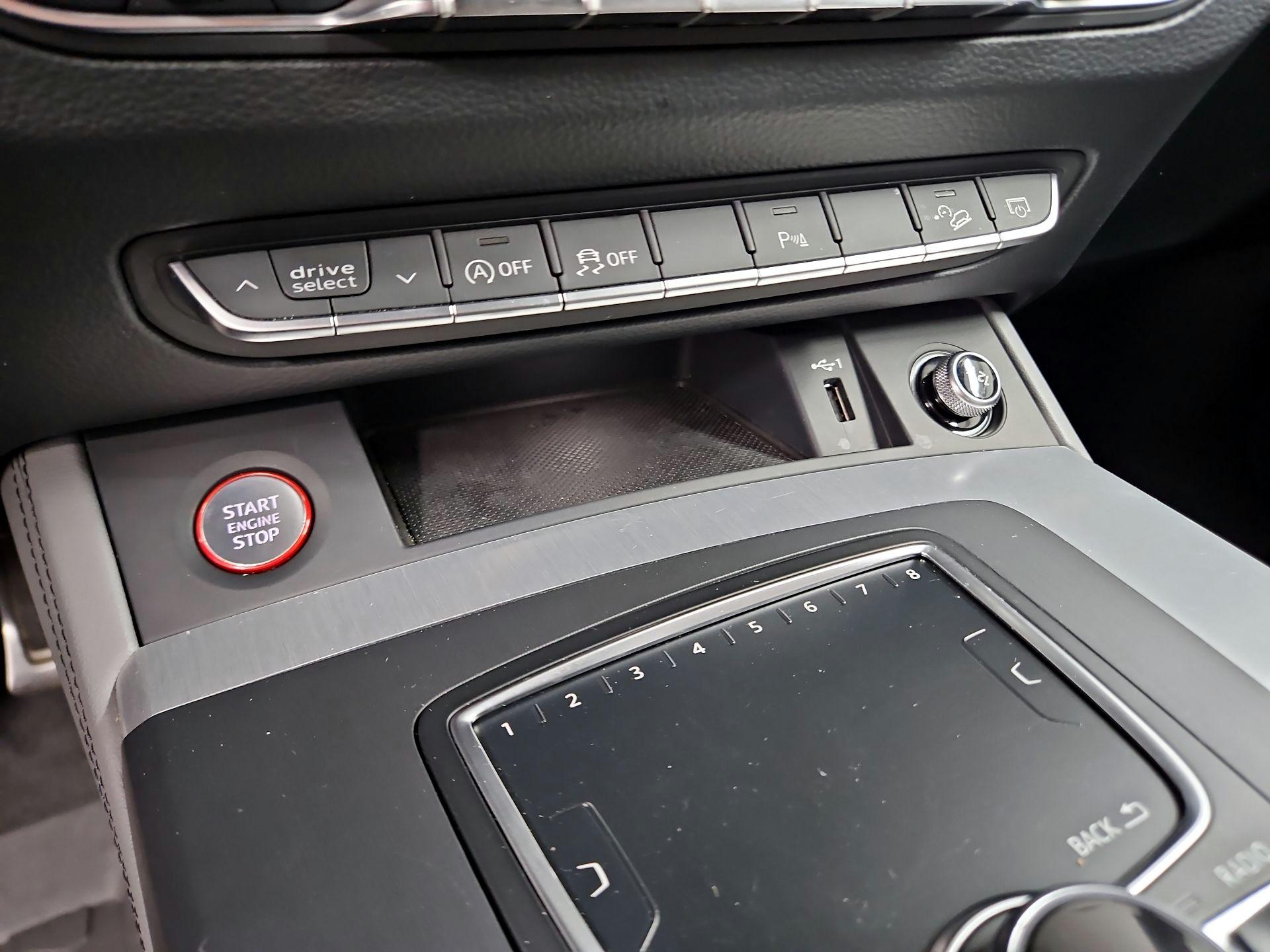 Thumbnail: 2019 Audi SQ5 - 19