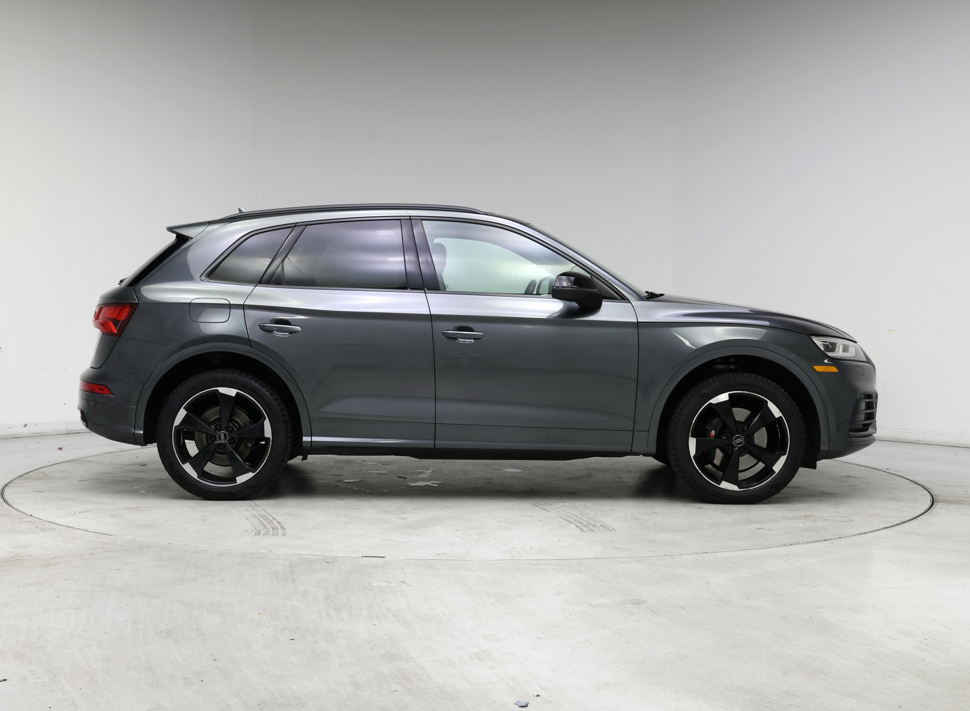 Thumbnail: 2019 Audi SQ5 - 7