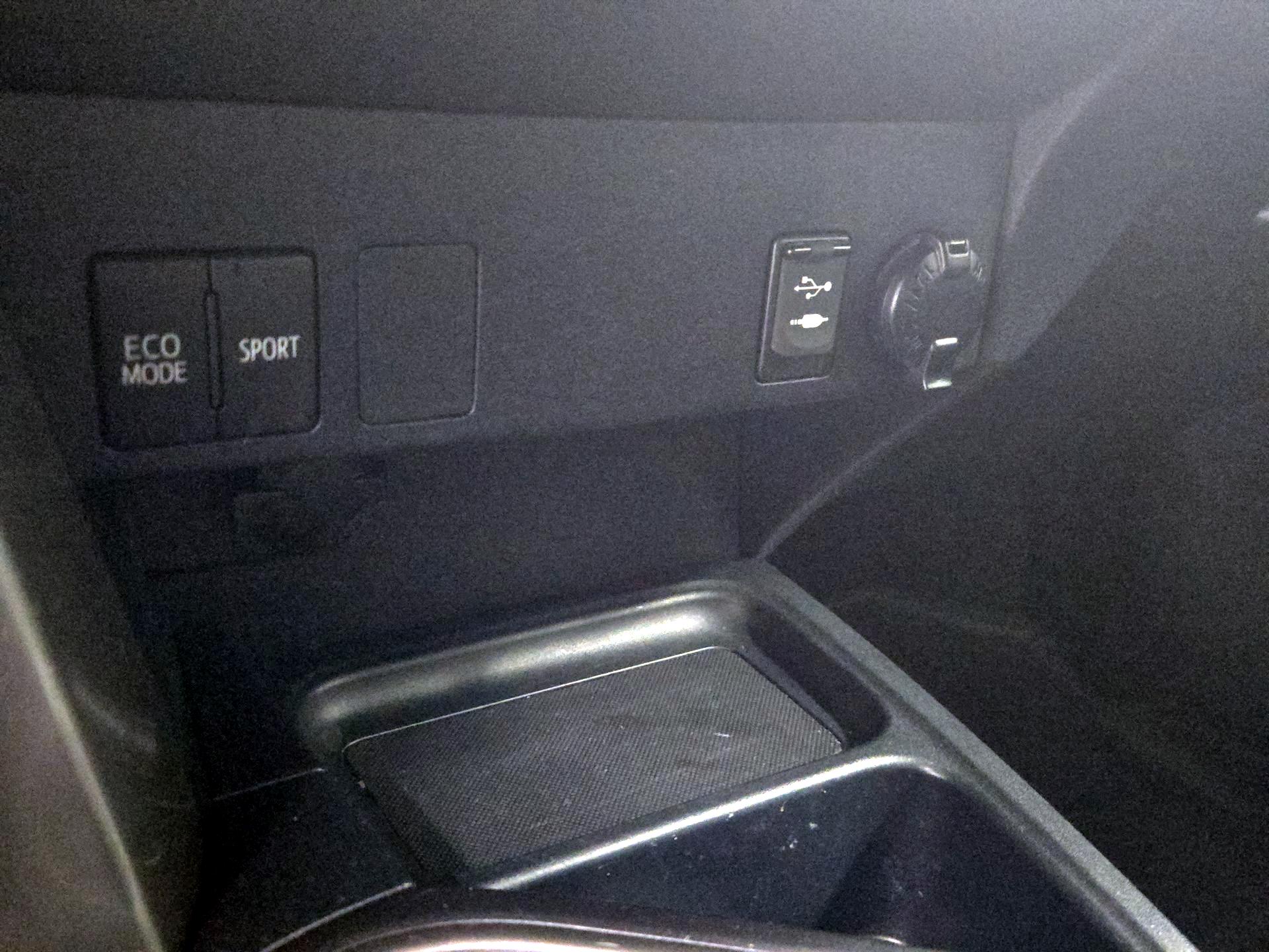 Thumbnail: 2018 Toyota RAV4 - 18