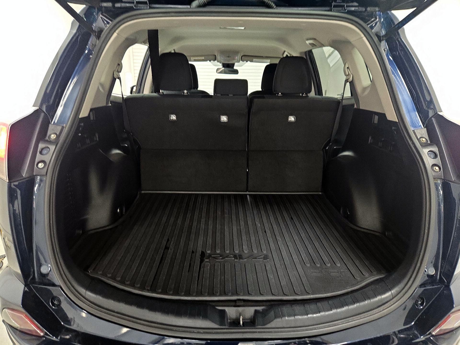Thumbnail: 2018 Toyota RAV4 - 20