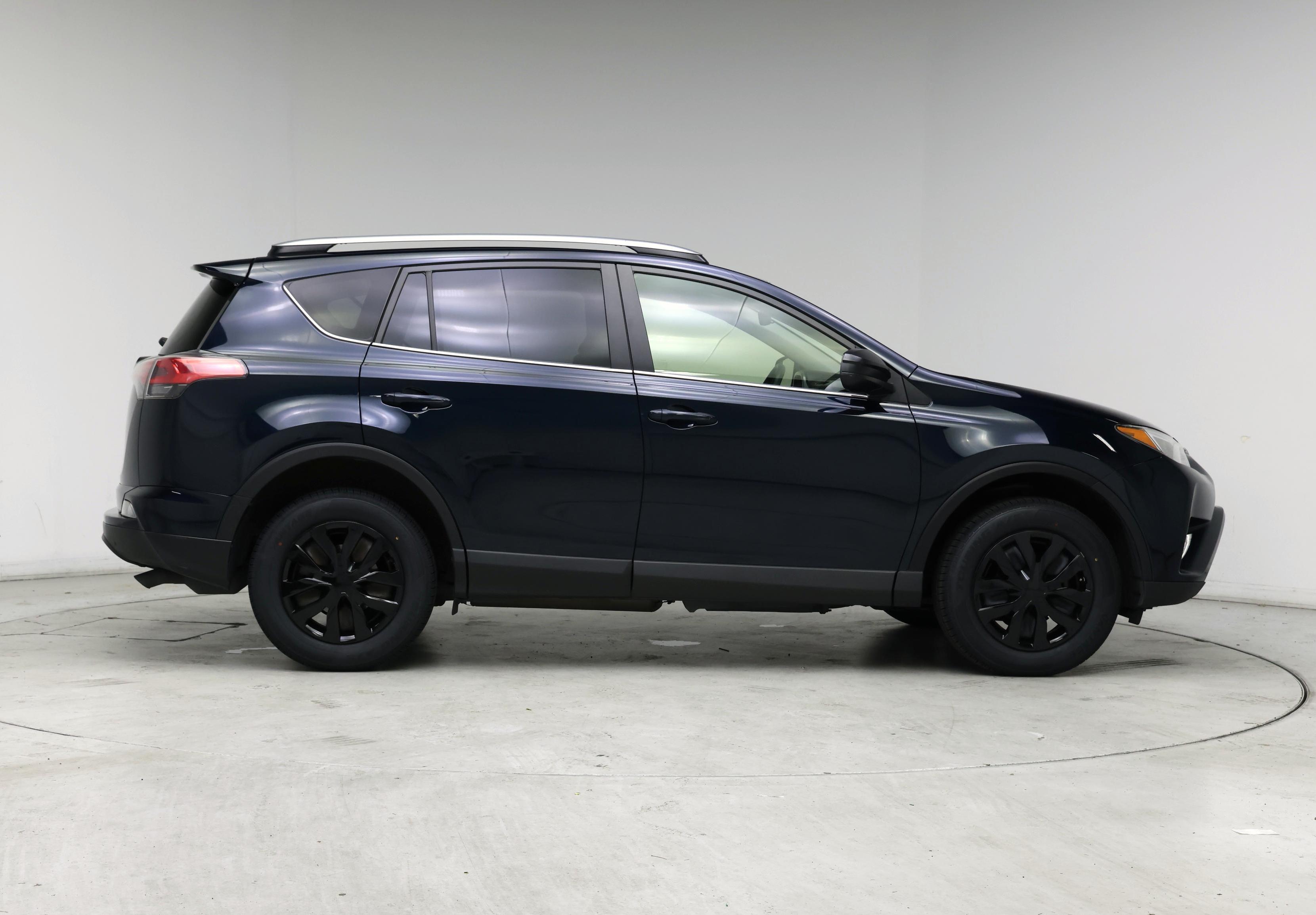 Thumbnail: 2018 Toyota RAV4 - 7