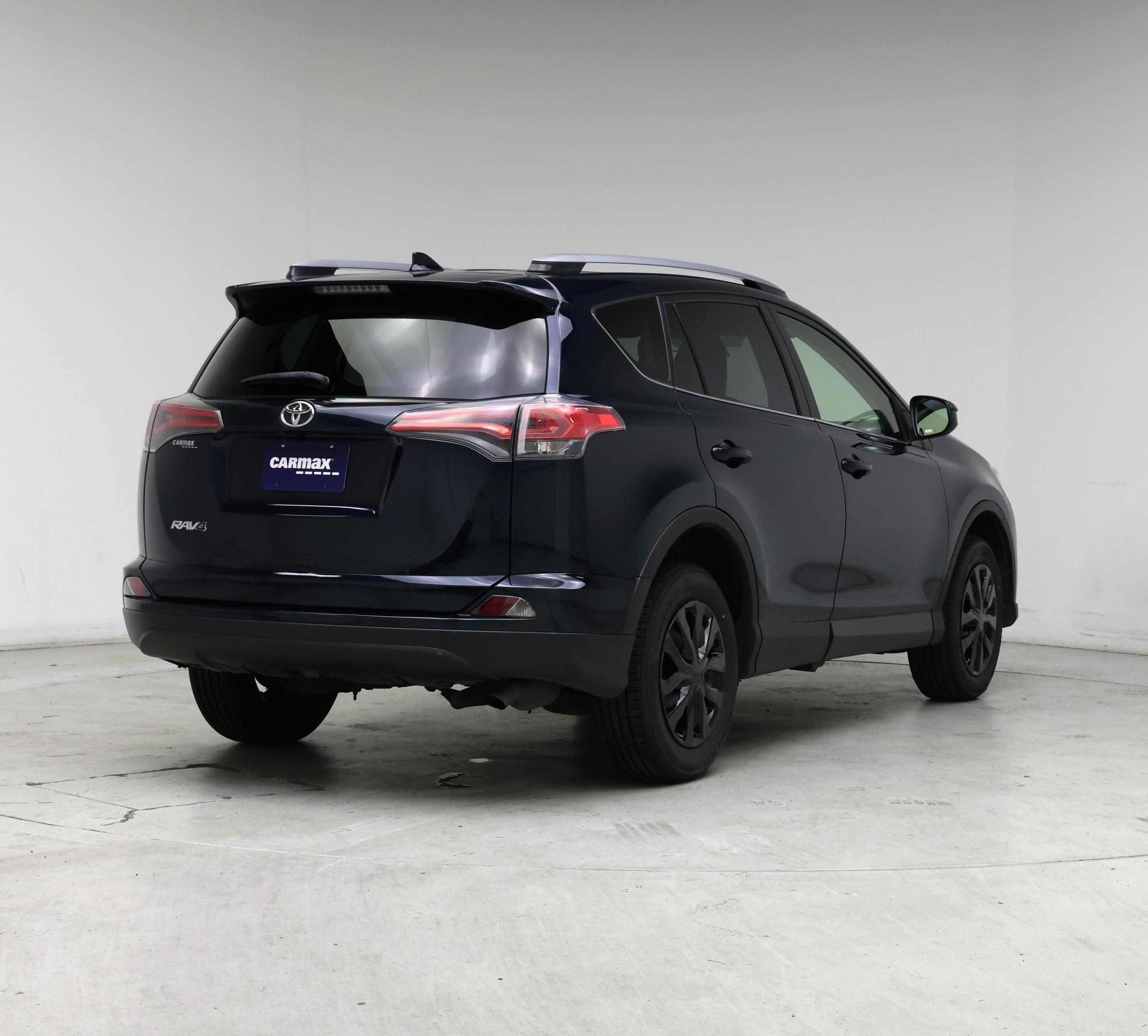 Thumbnail: 2018 Toyota RAV4 - 8