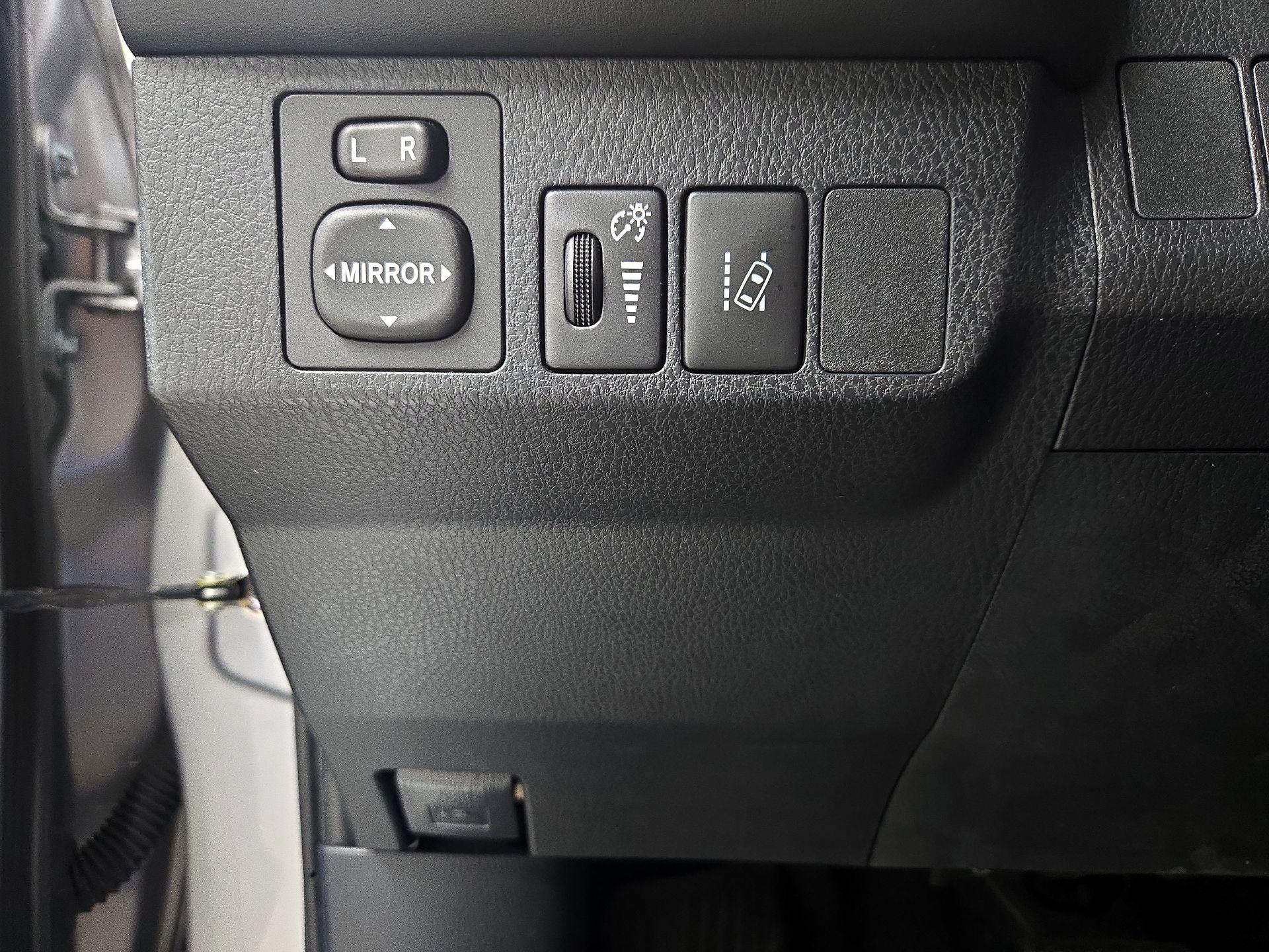 Thumbnail: 2018 Toyota RAV4 - 13
