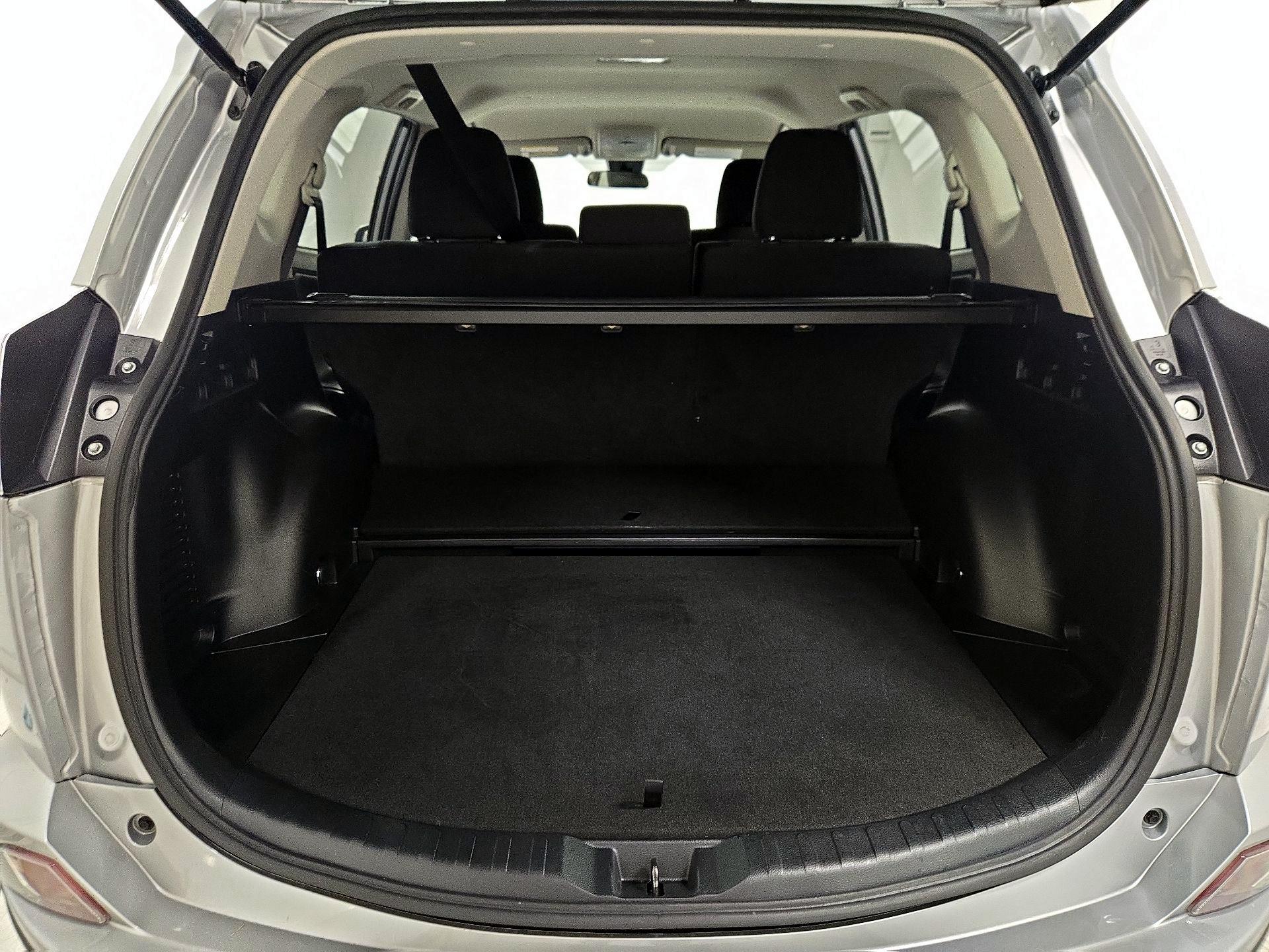 Thumbnail: 2018 Toyota RAV4 - 20