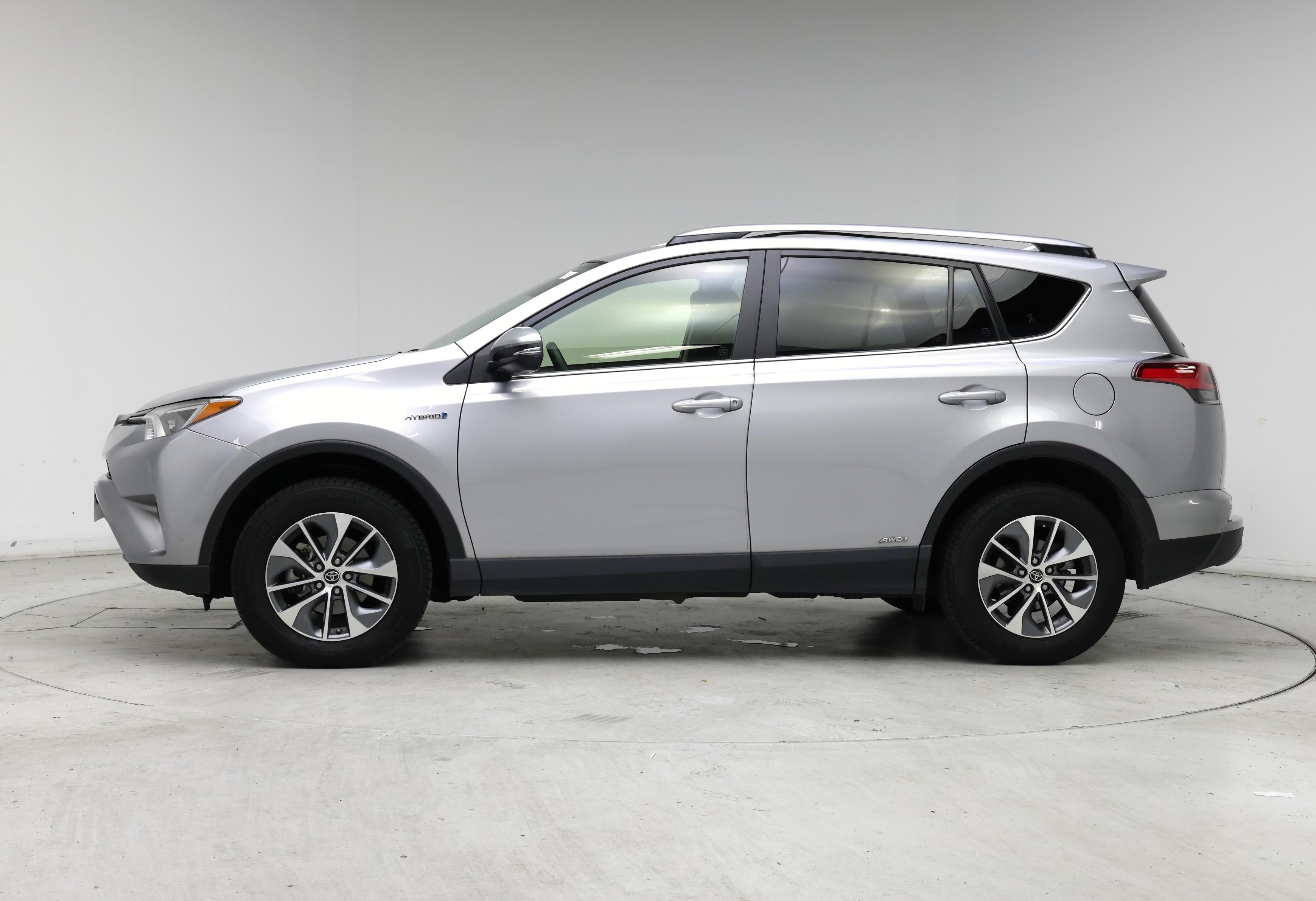 Thumbnail: 2018 Toyota RAV4 - 3