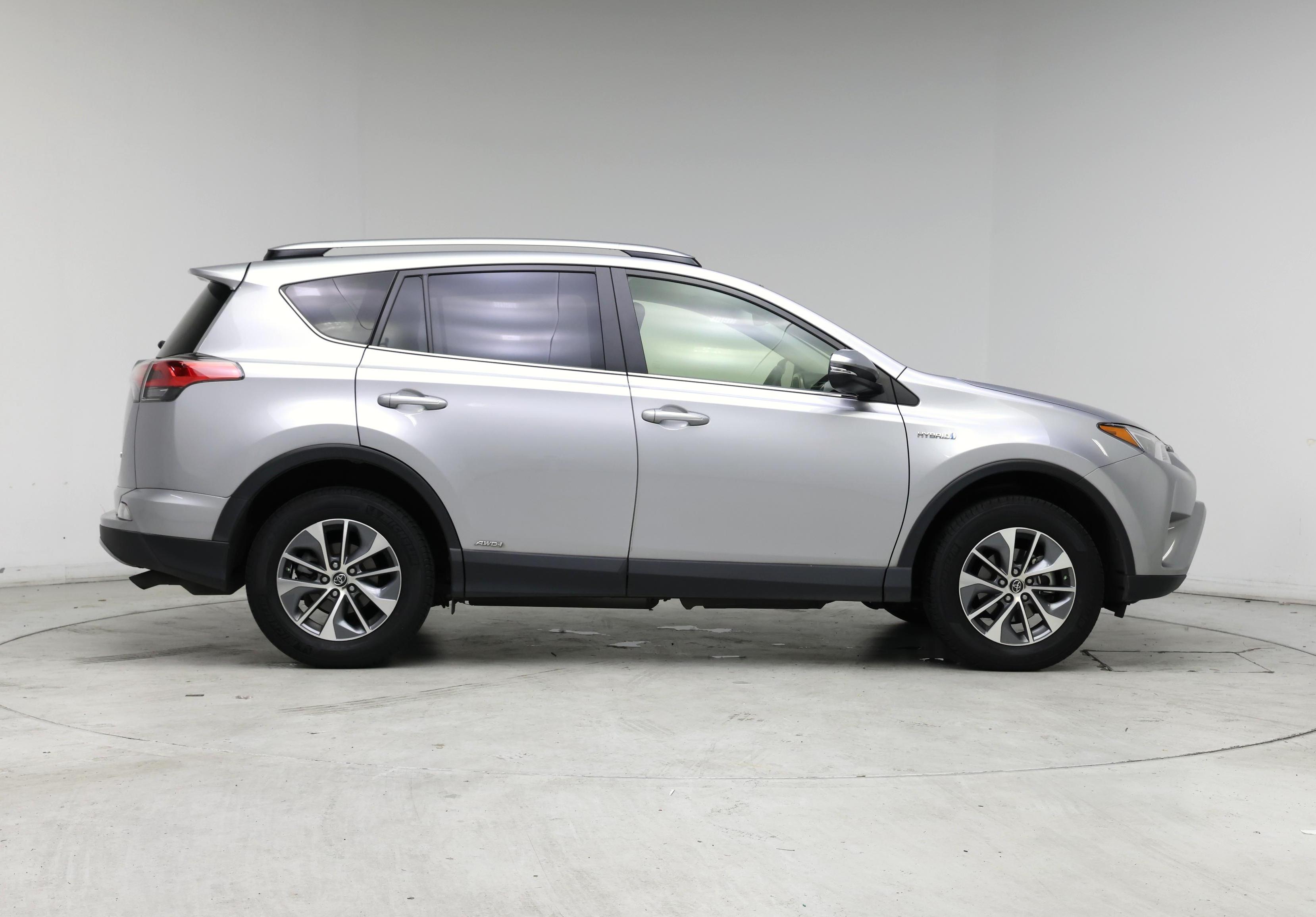 Thumbnail: 2018 Toyota RAV4 - 7