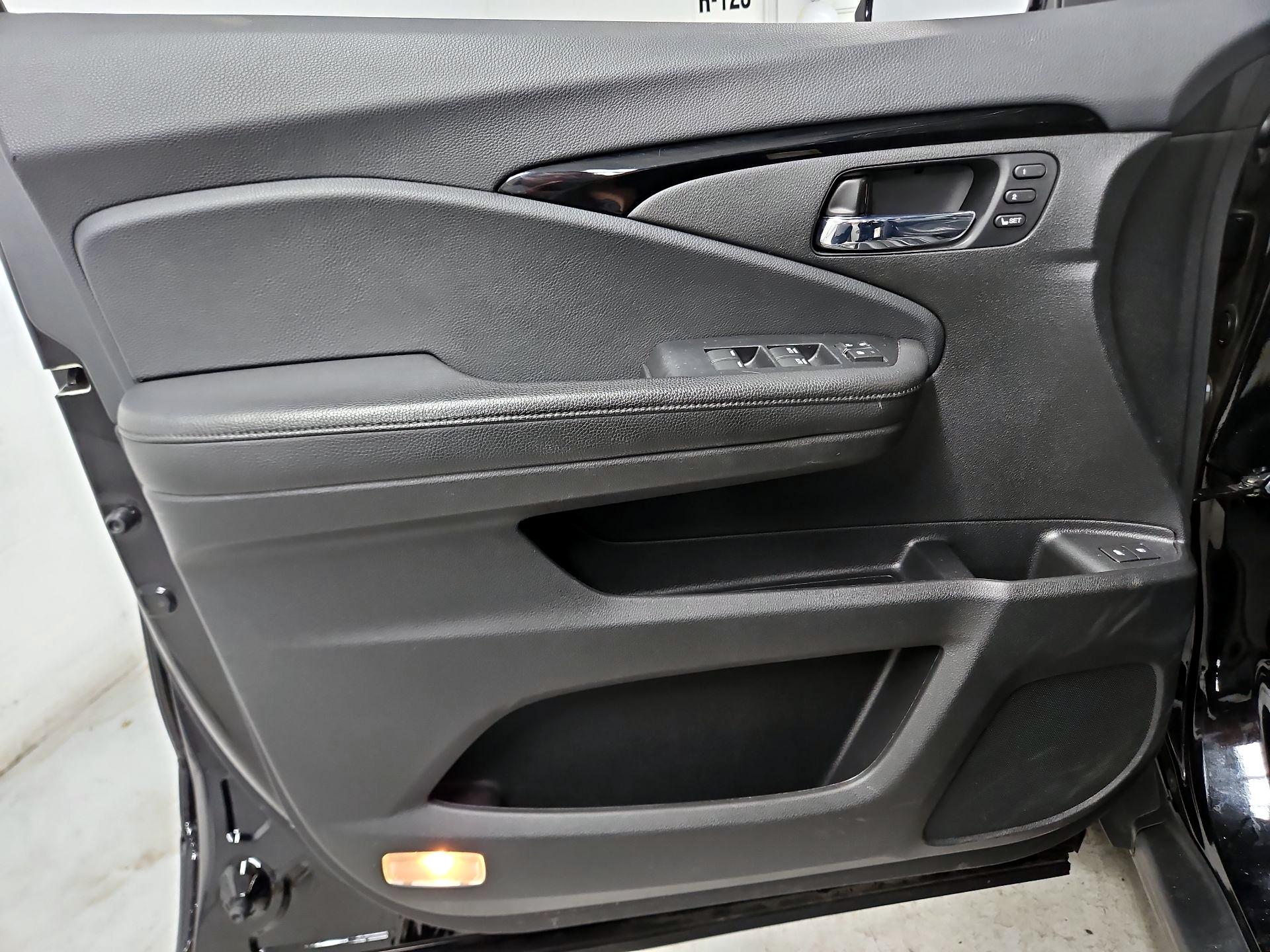 Thumbnail: 2020 Honda Pilot - 12