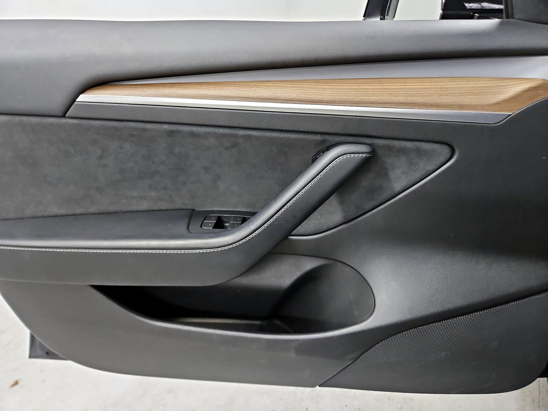 Thumbnail: 2022 Tesla Model 3 - 12