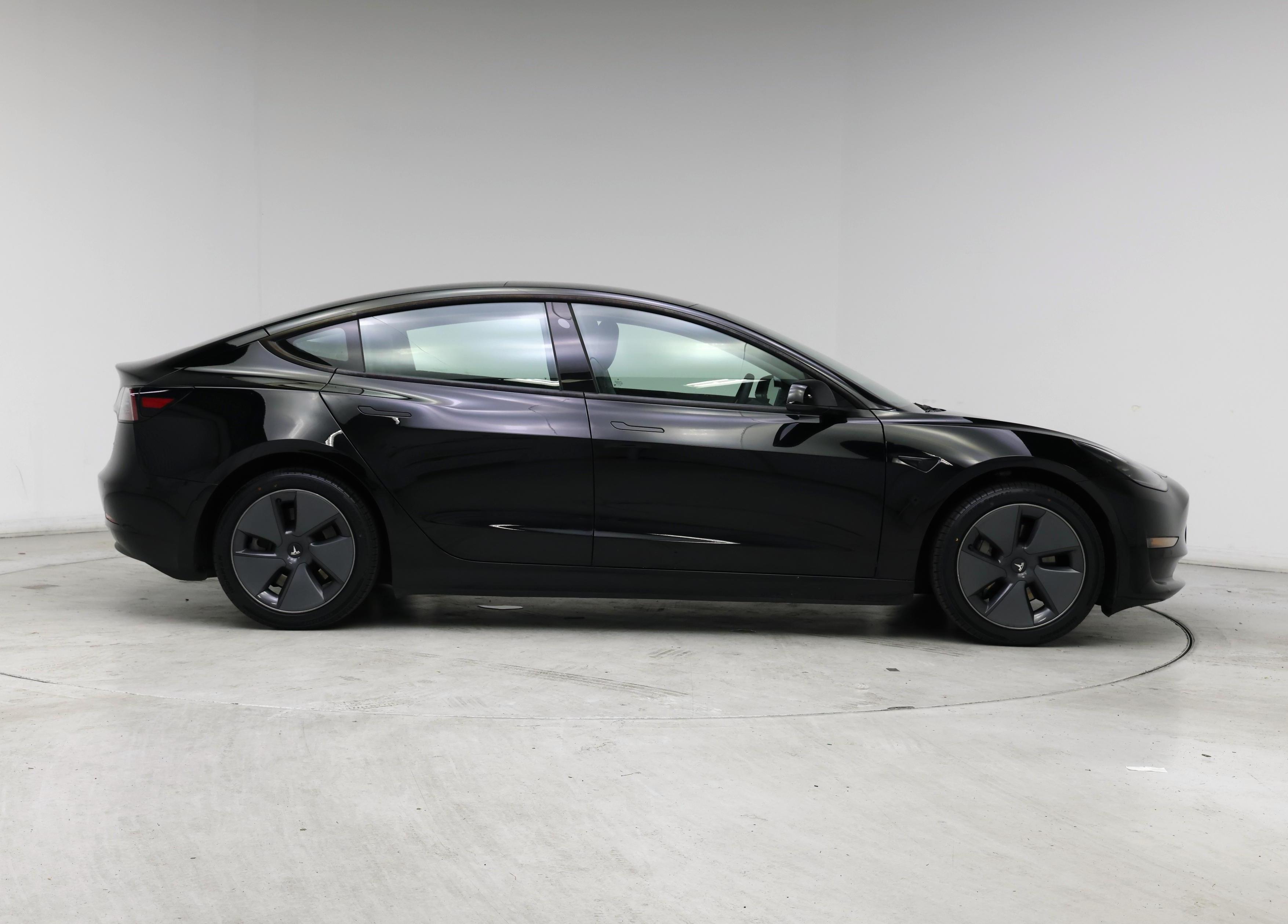 Thumbnail: 2022 Tesla Model 3 - 7