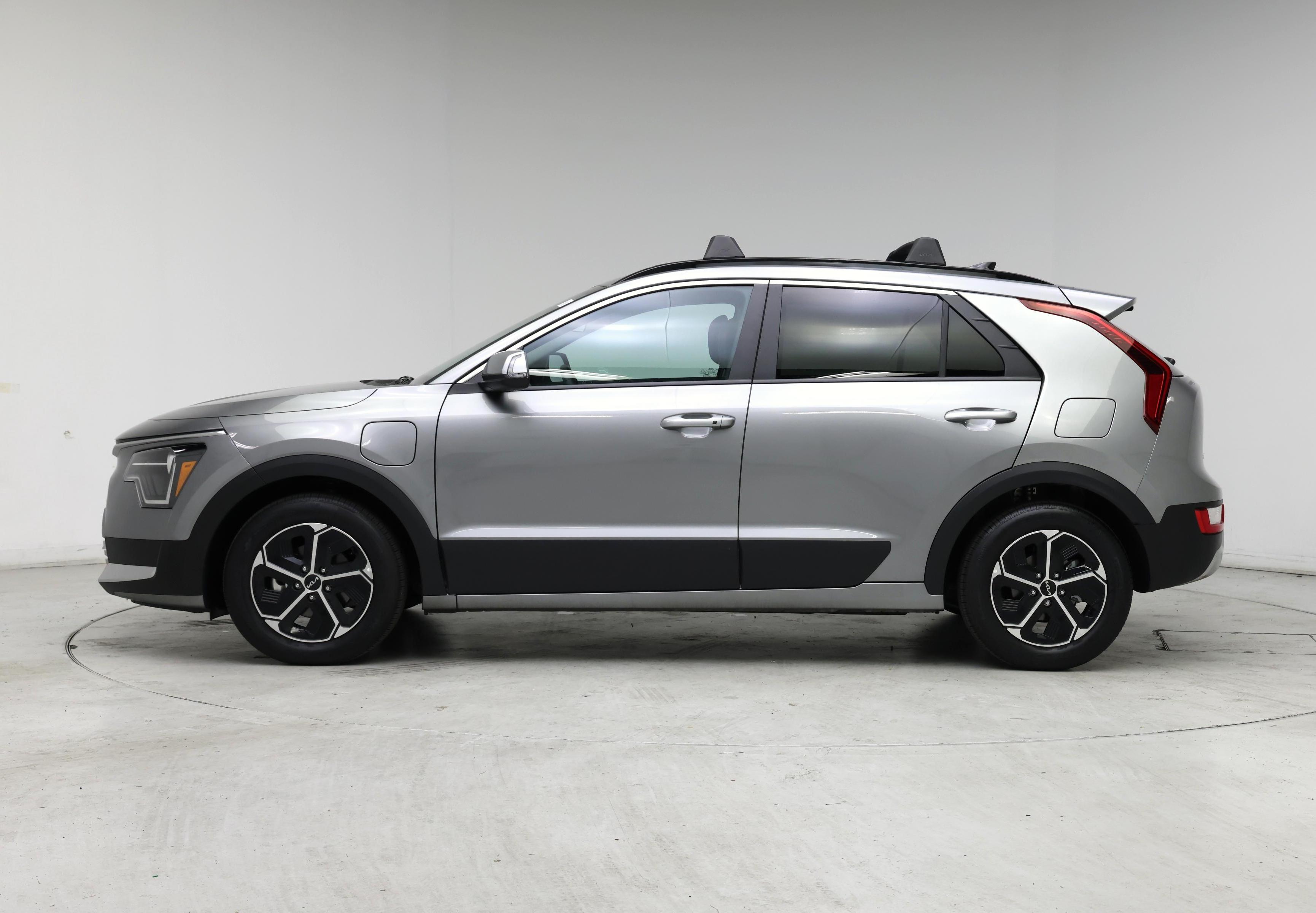 Thumbnail: 2025 Kia Niro - 3