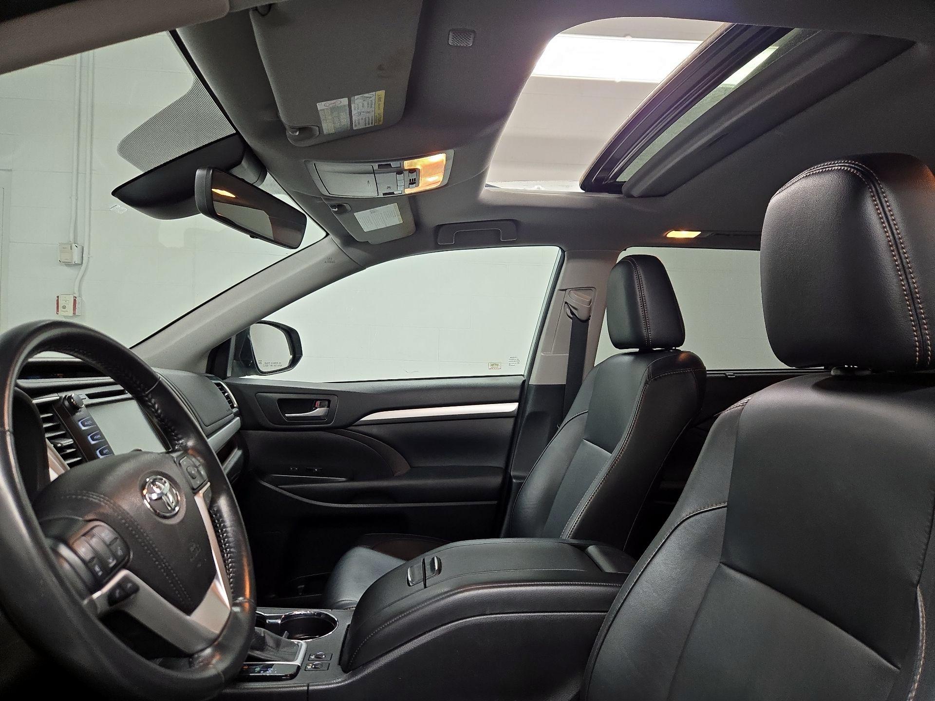 Thumbnail: 2018 Toyota Highlander - 20