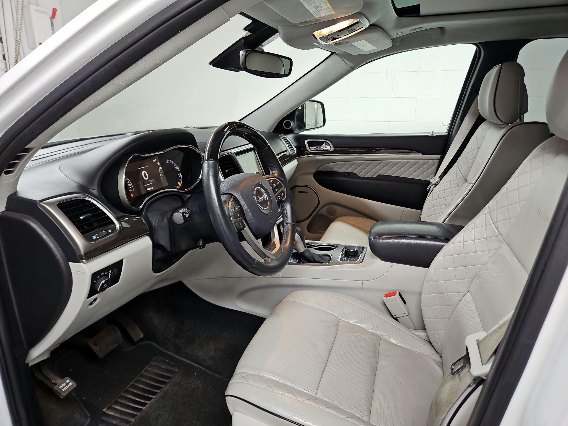 Thumbnail: 2017 Jeep Grand Cherokee - 11