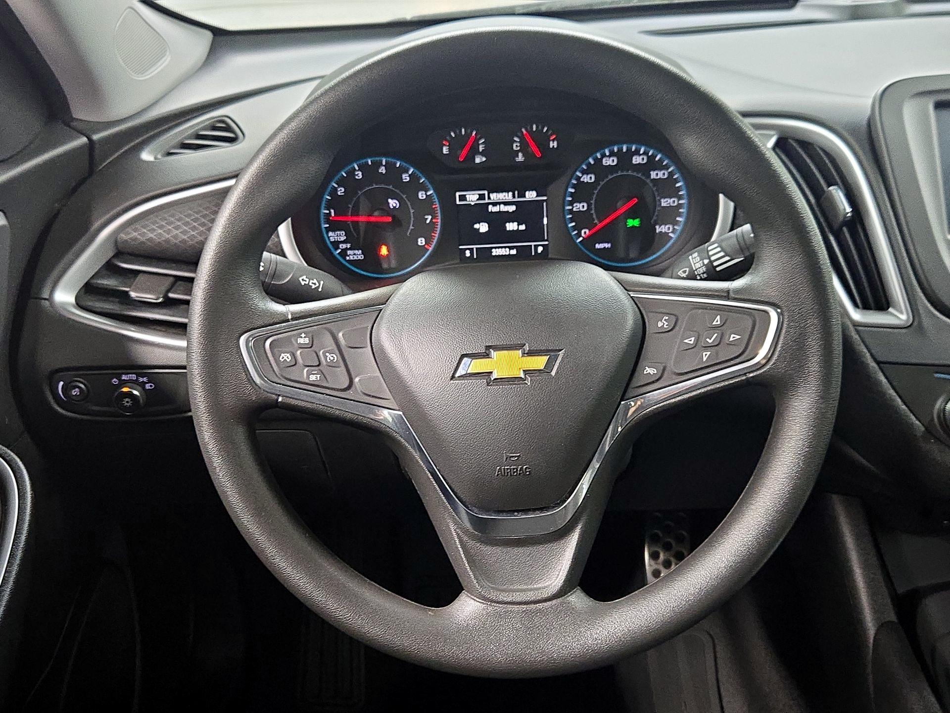 Thumbnail: 2017 Chevrolet Malibu - 10
