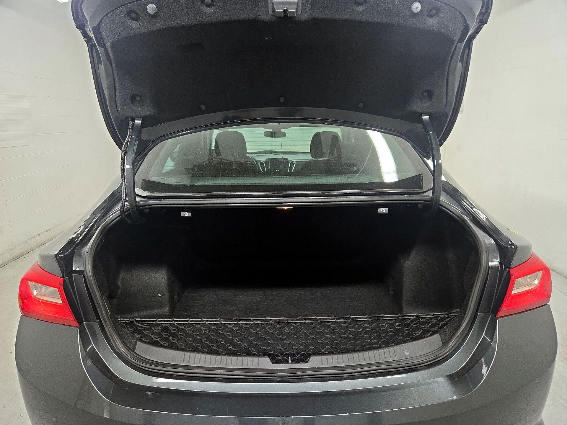 Thumbnail: 2017 Chevrolet Malibu - 20