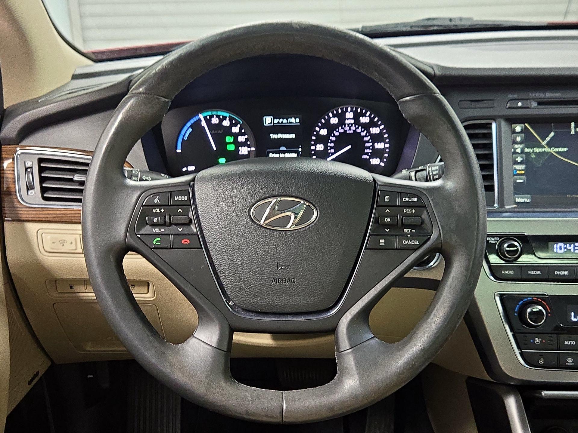 Thumbnail: 2016 Hyundai Sonata - 10