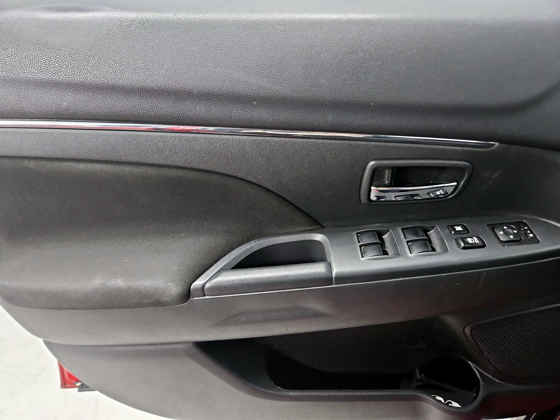 Thumbnail: 2019 Mitsubishi Outlander Sport - 12