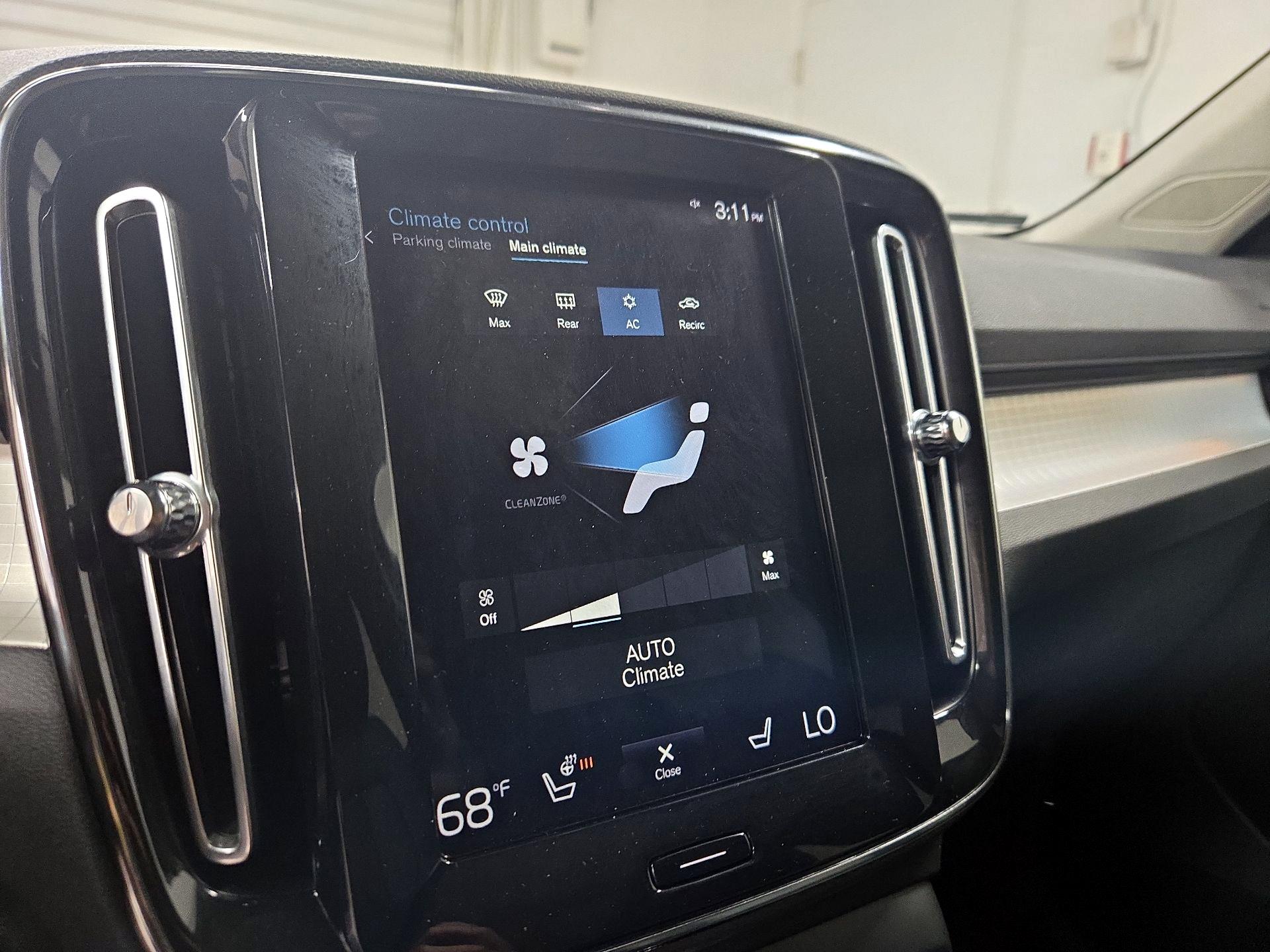 Thumbnail: 2019 Volvo XC40 - 17