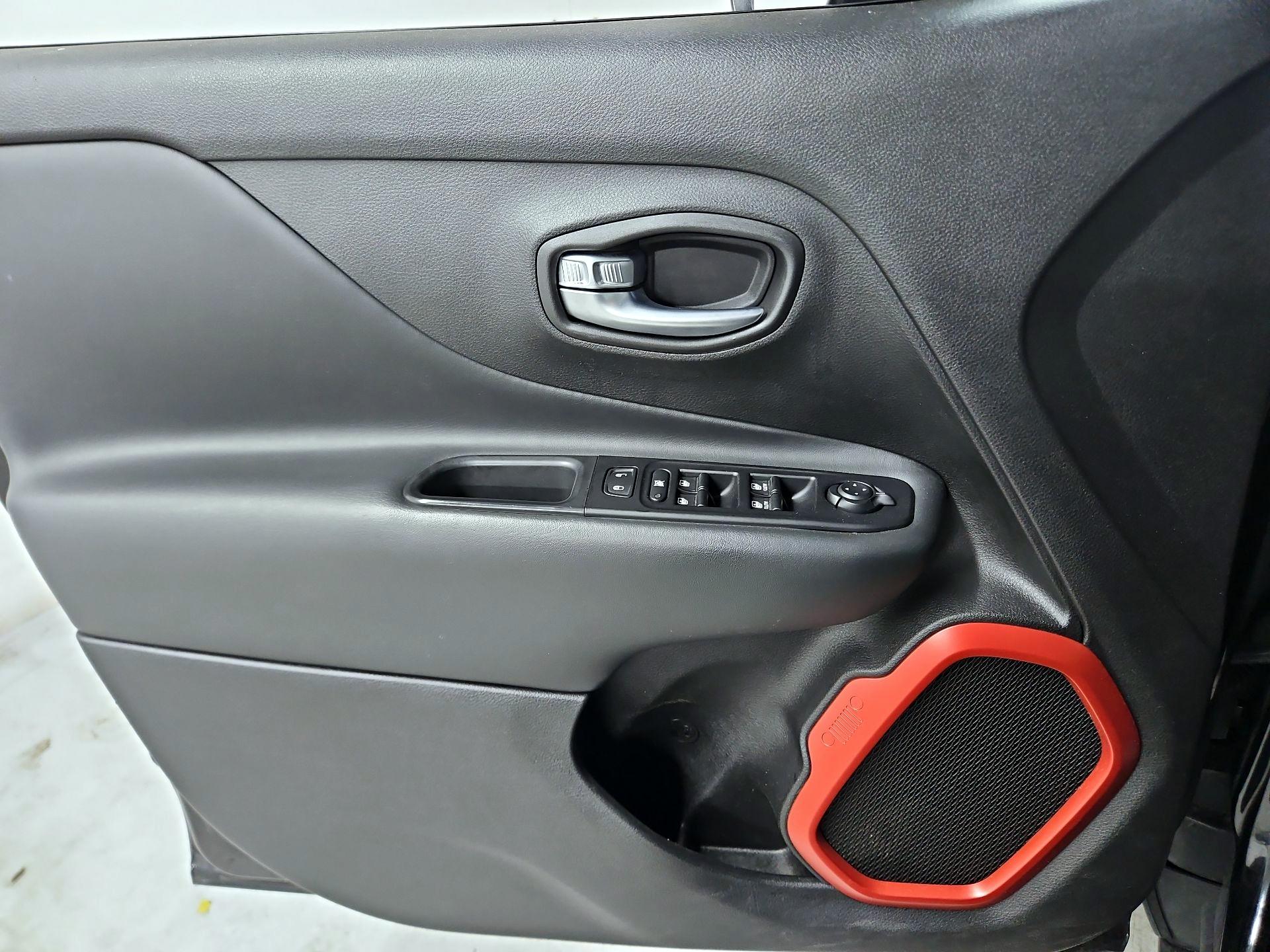 Thumbnail: 2017 Jeep Renegade - 12