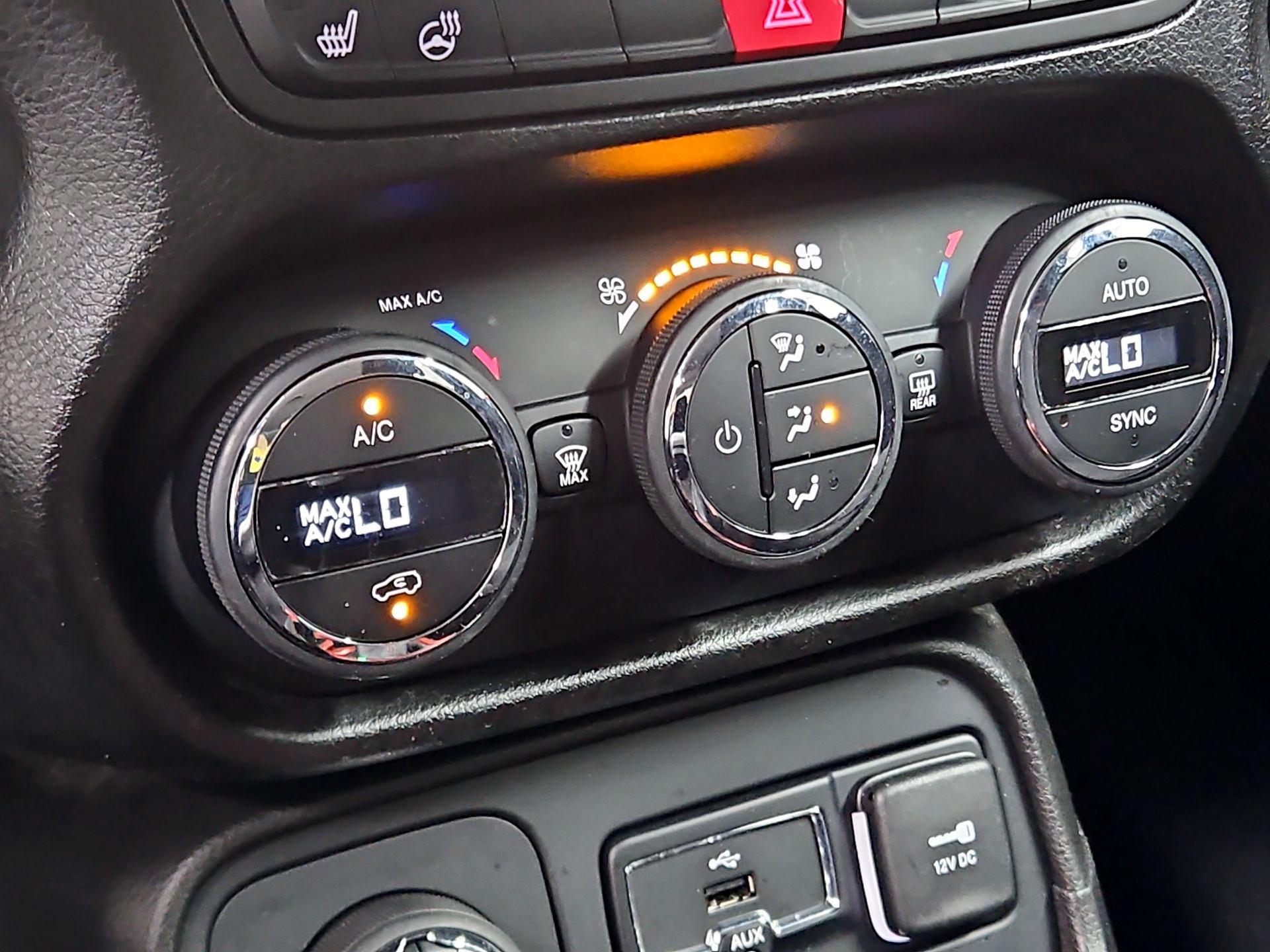 Thumbnail: 2017 Jeep Renegade - 17