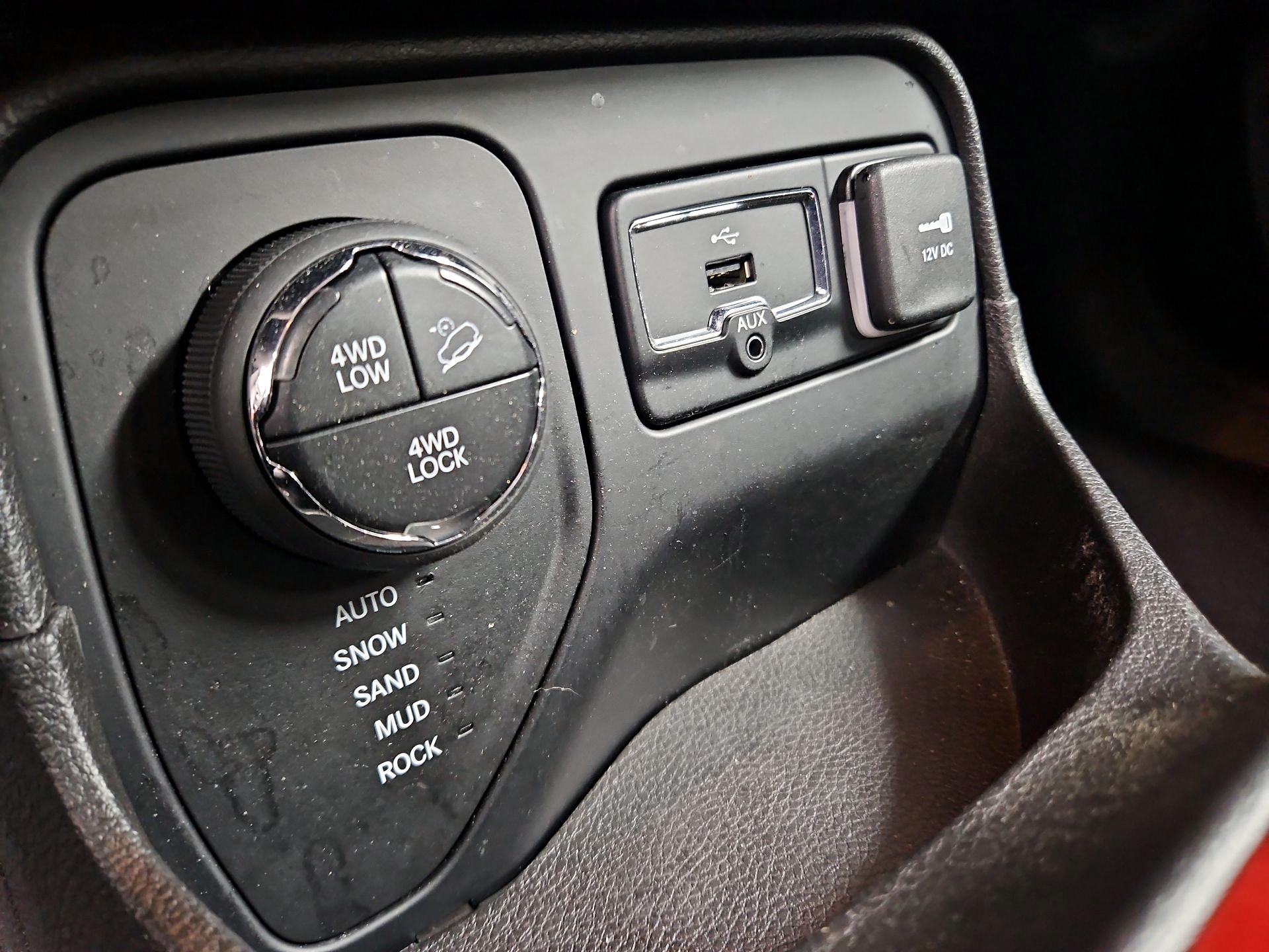 Thumbnail: 2017 Jeep Renegade - 19