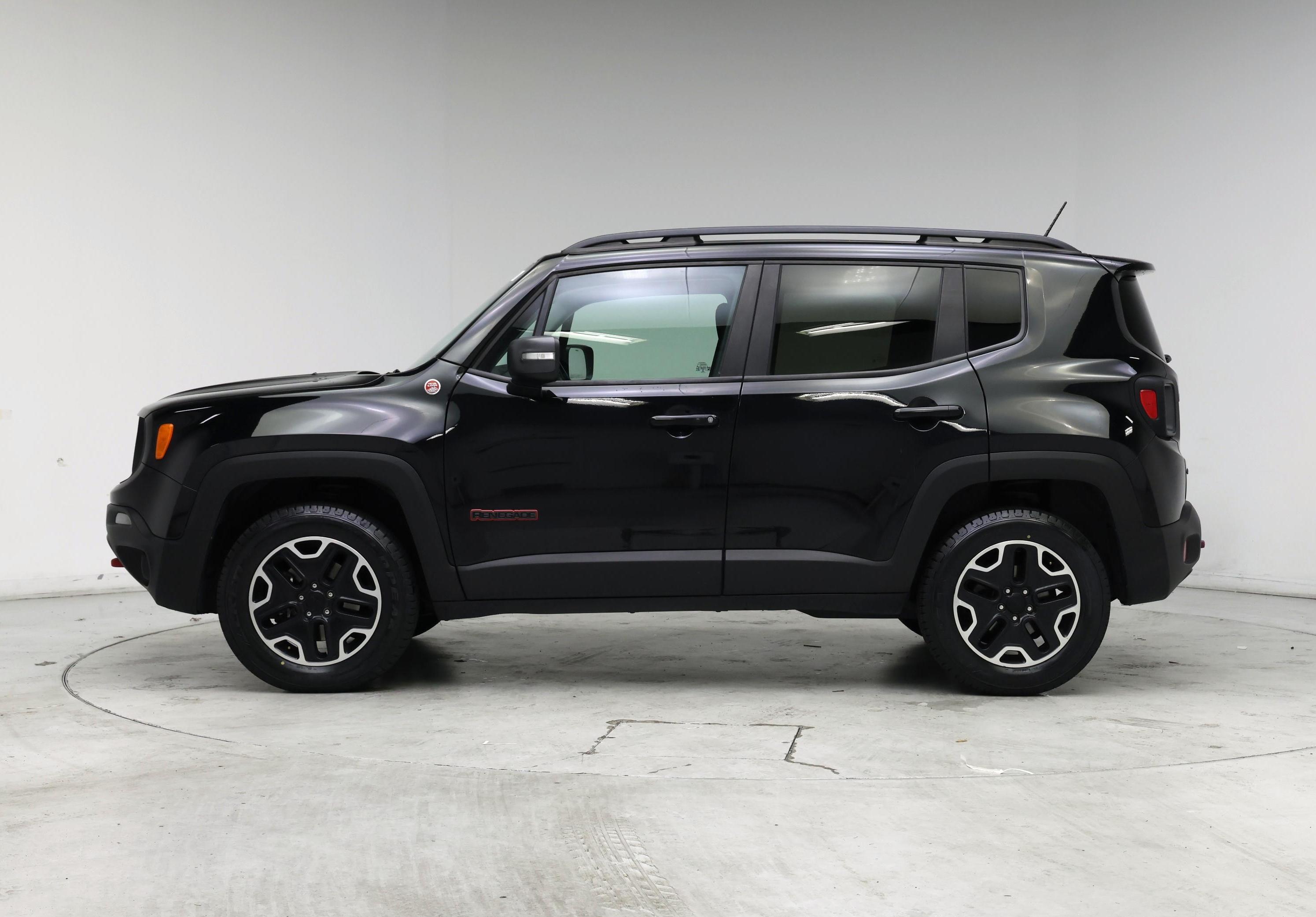 Thumbnail: 2017 Jeep Renegade - 3