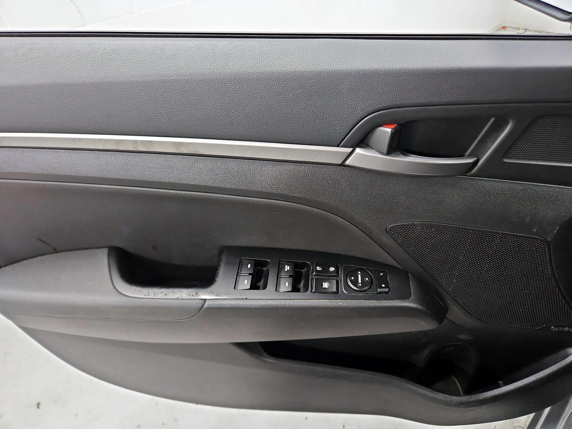 Thumbnail: 2017 Hyundai Elantra - 12