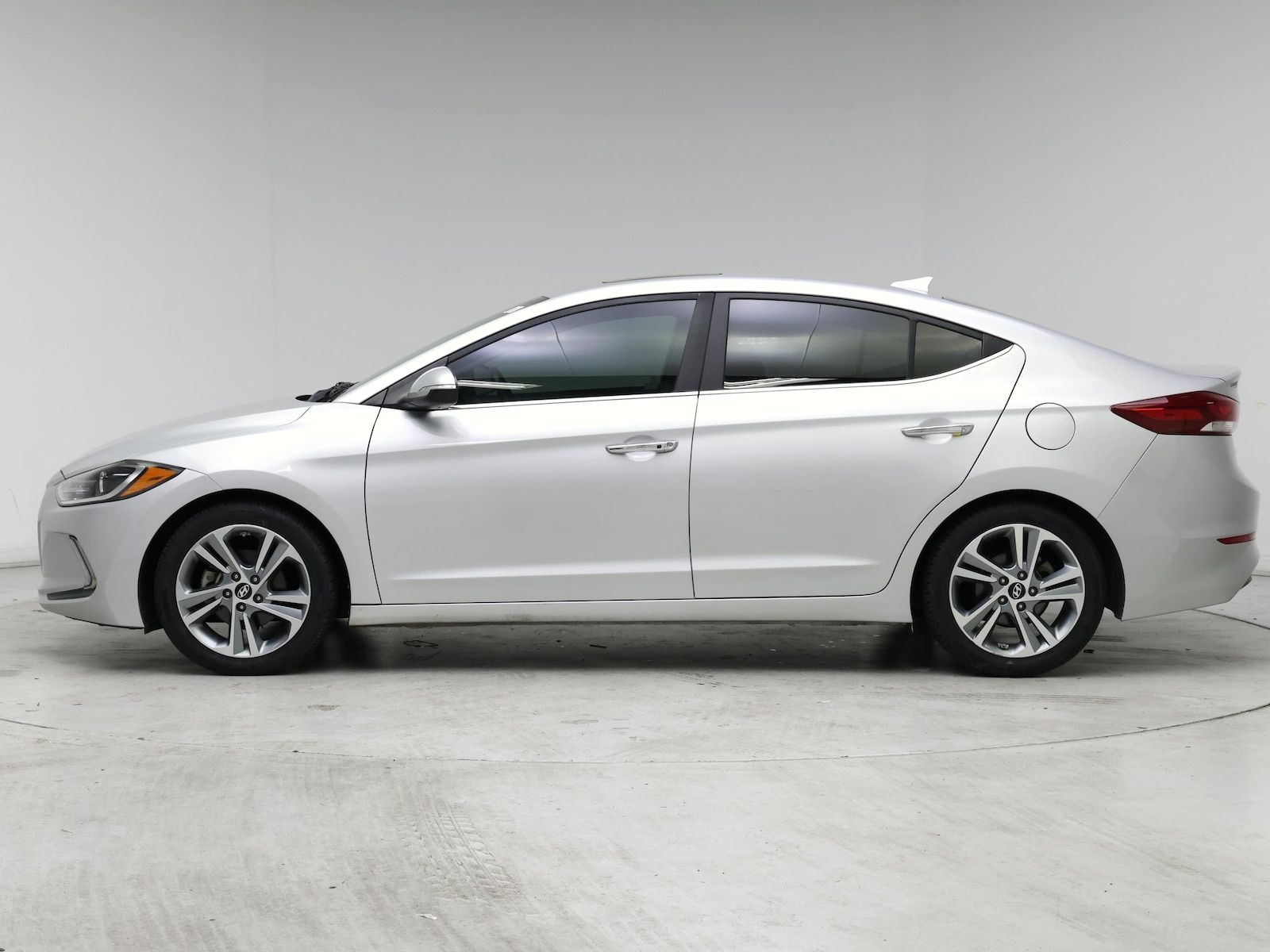 2017 Hyundai Elantra Limited - Photo 4