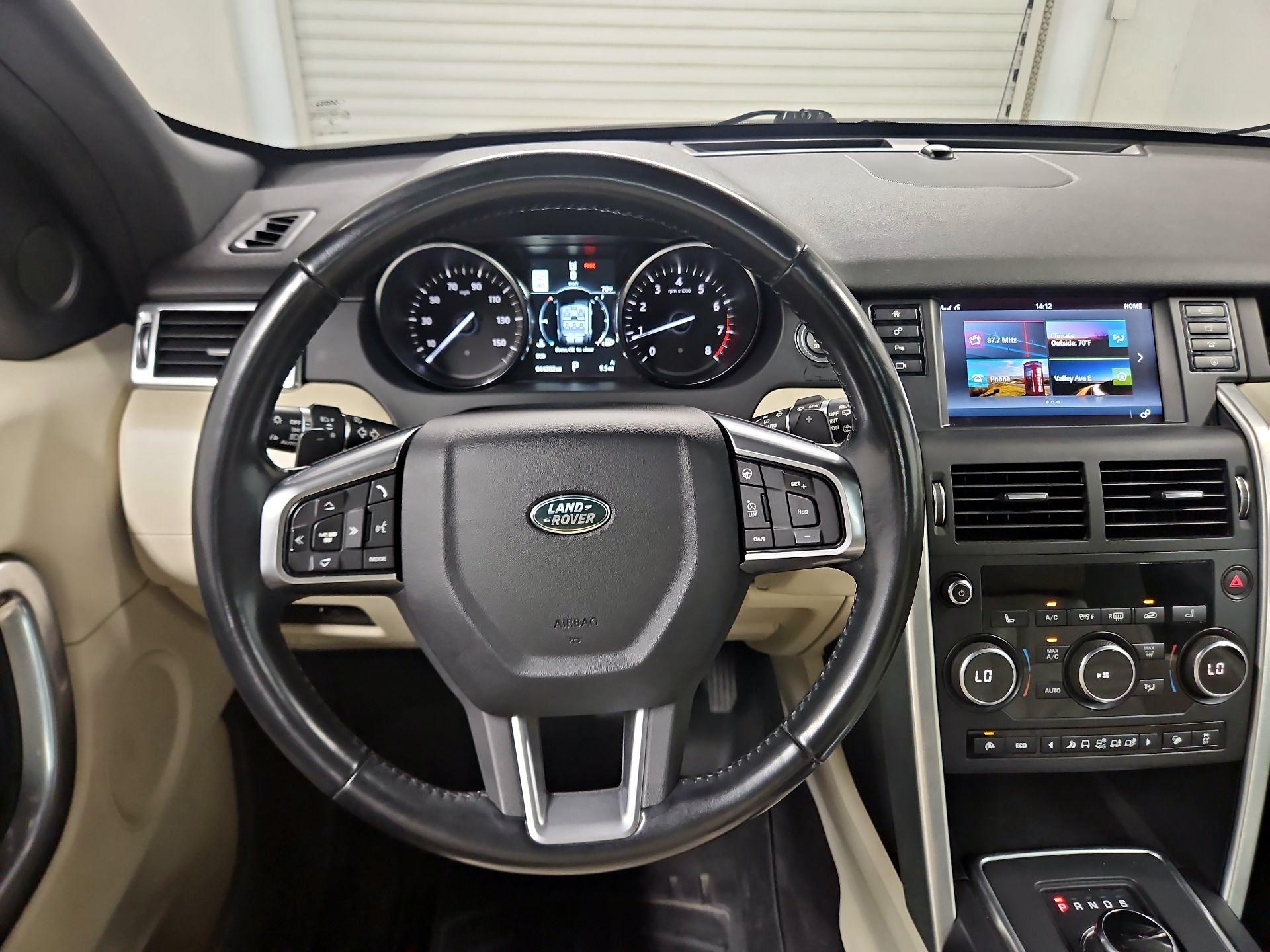 Thumbnail: 2017 Land Rover Discovery Sport - 10