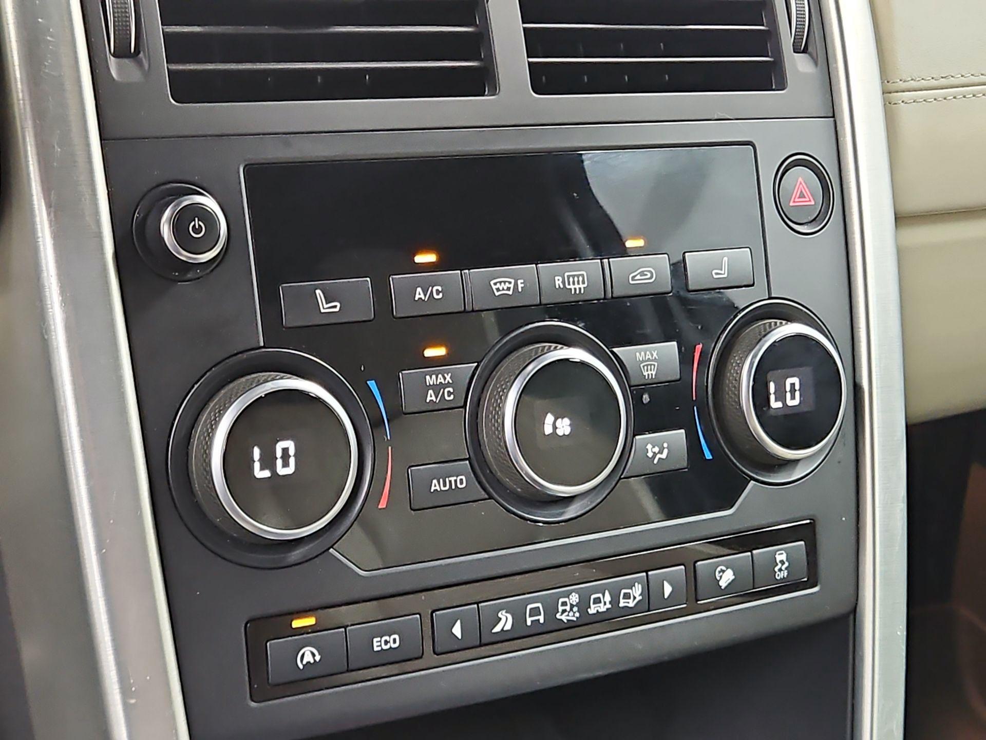 Thumbnail: 2017 Land Rover Discovery Sport - 16