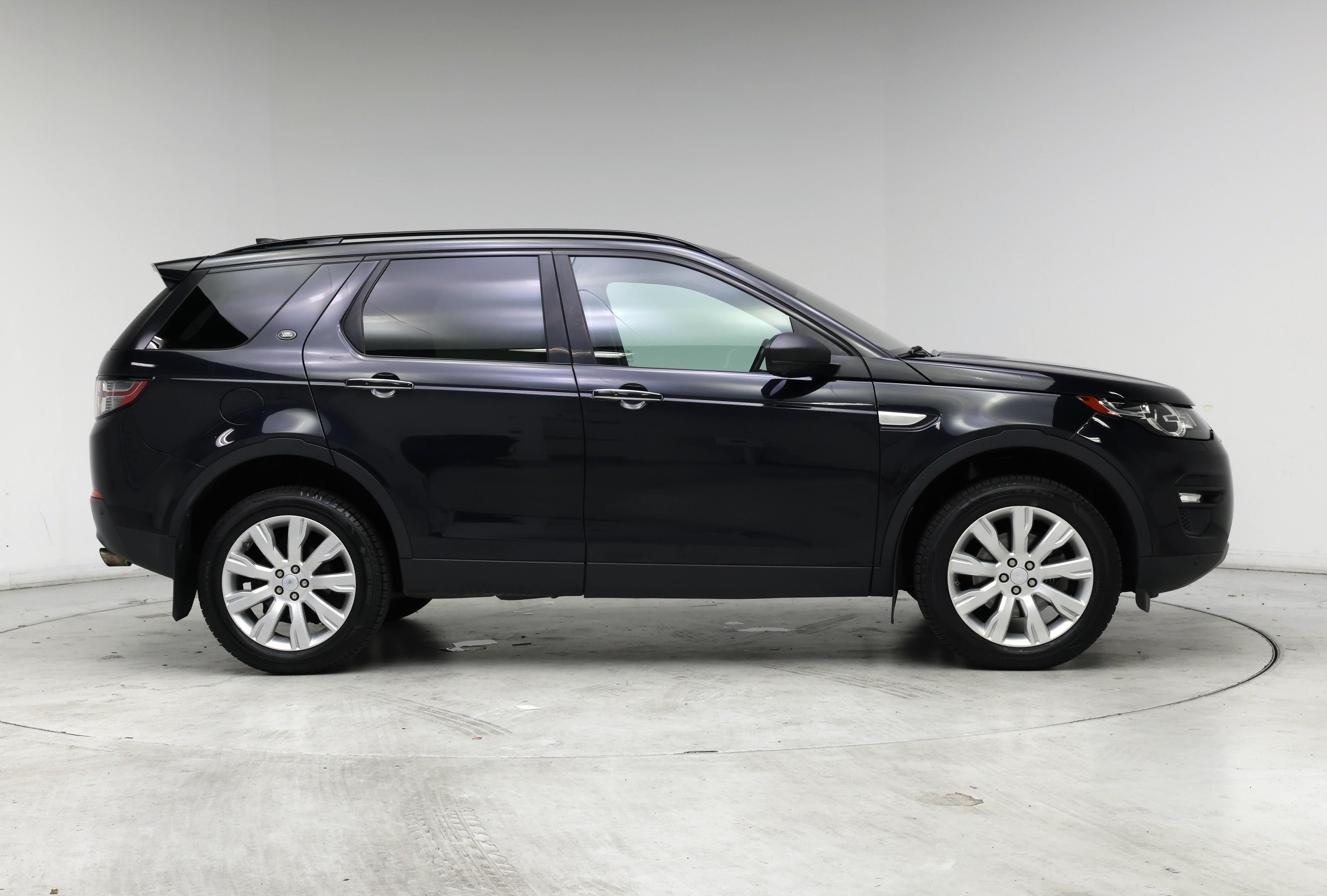 Thumbnail: 2017 Land Rover Discovery Sport - 7