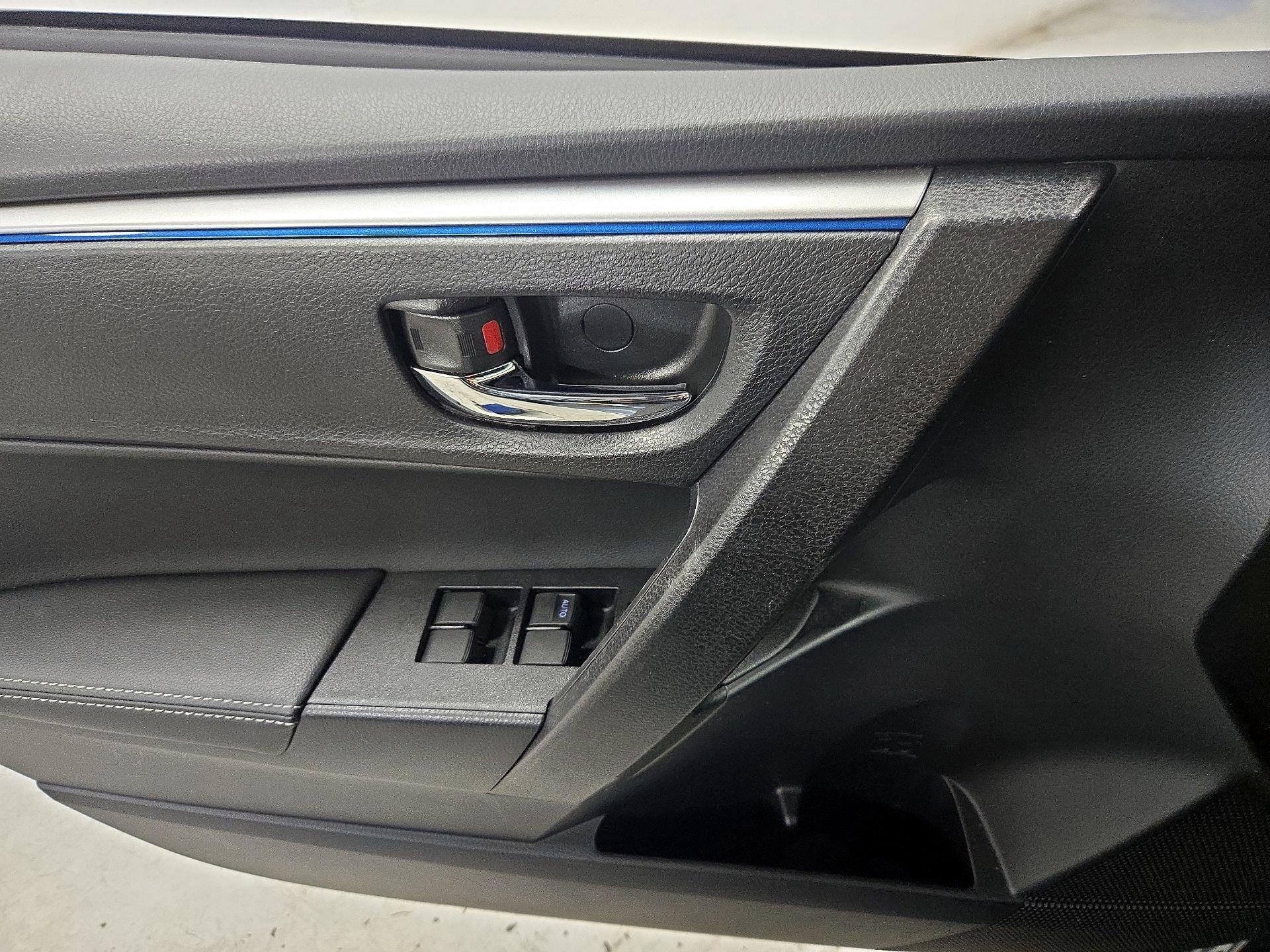 Thumbnail: 2015 Toyota Corolla - 12