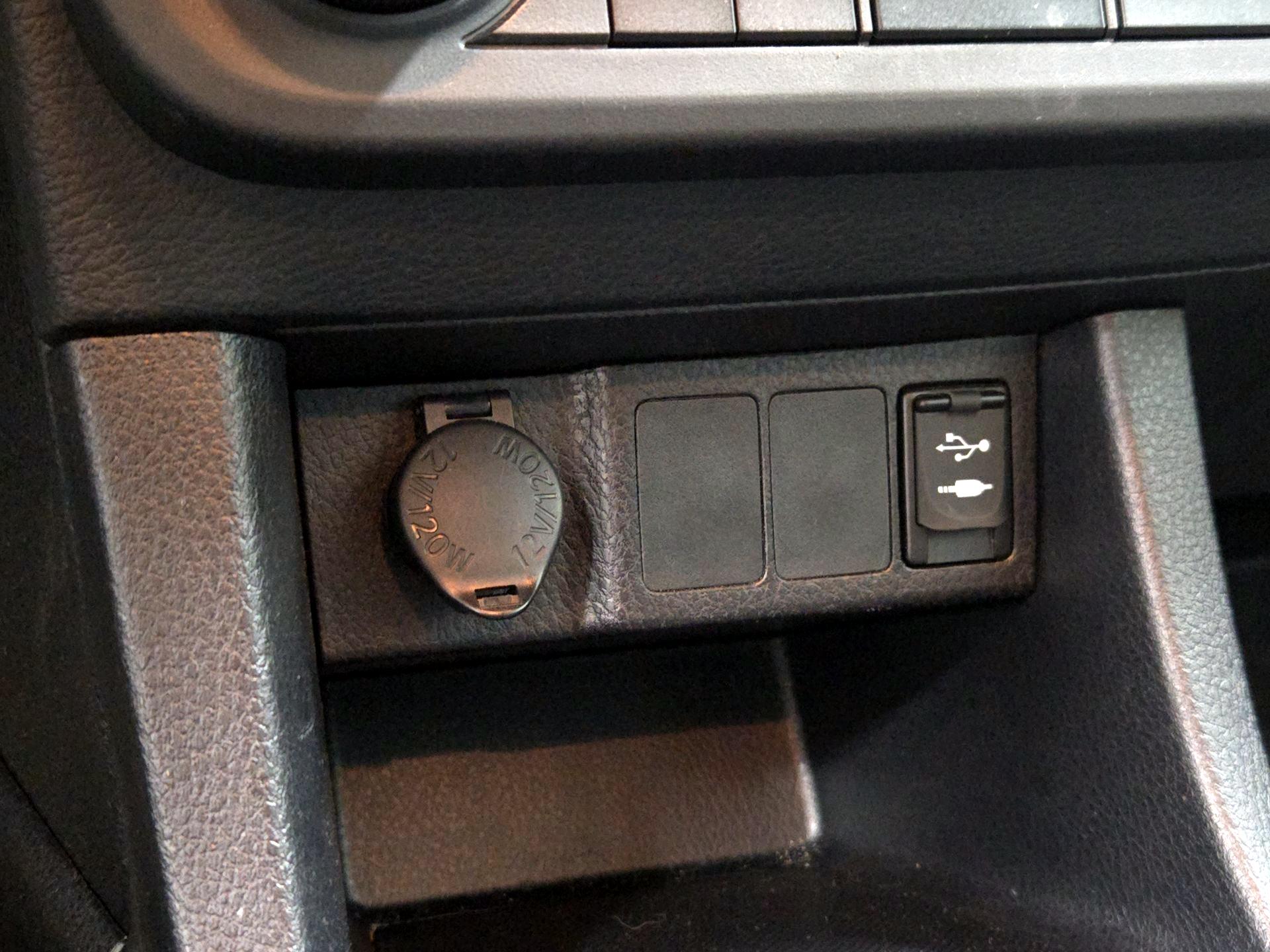 Thumbnail: 2015 Toyota Corolla - 18