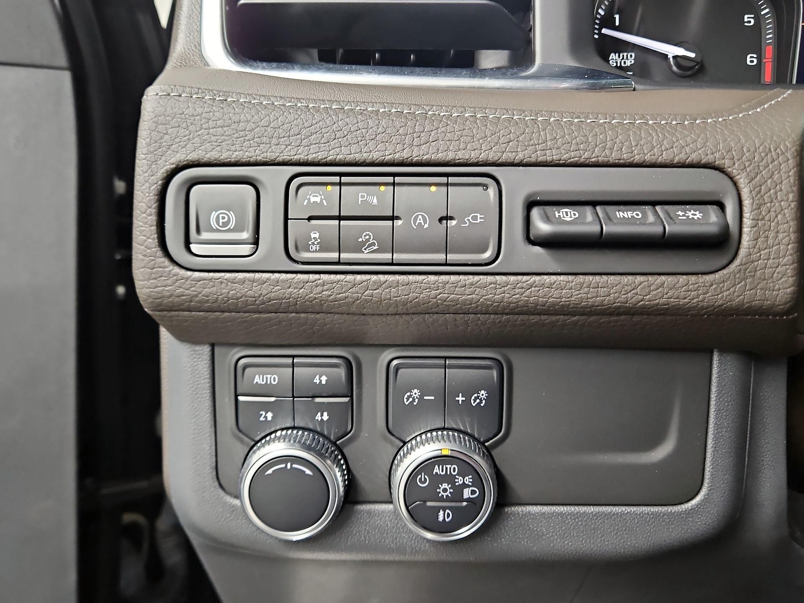 2021 GMC Yukon Denali - Photo 14